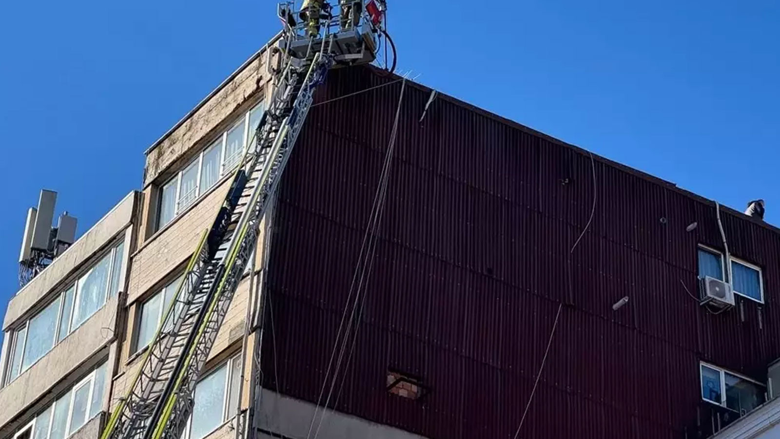 Şişli’de korkutan yangın: Taksim yönü bir süreliğine trafiğe kapandı