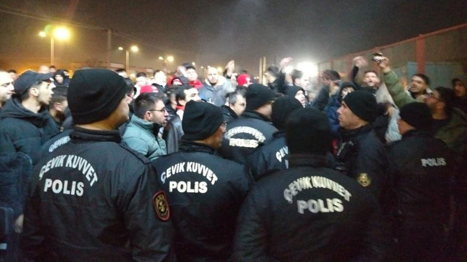 Sivasspor 88'de yıkıldı! Taraftar tesislere gitti