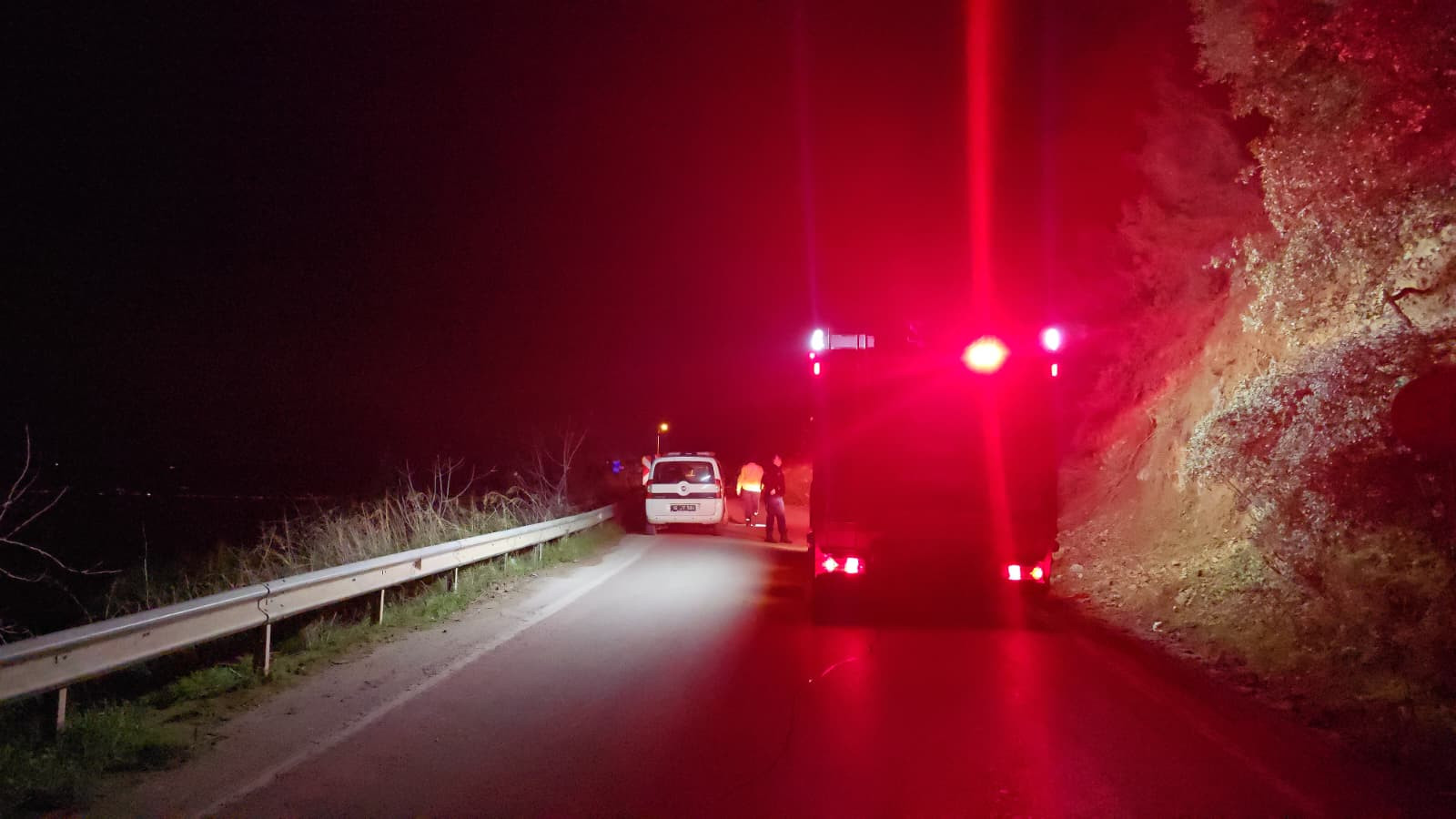 Bursa'da heyelan nedeniyle mahalle yolu kapandı