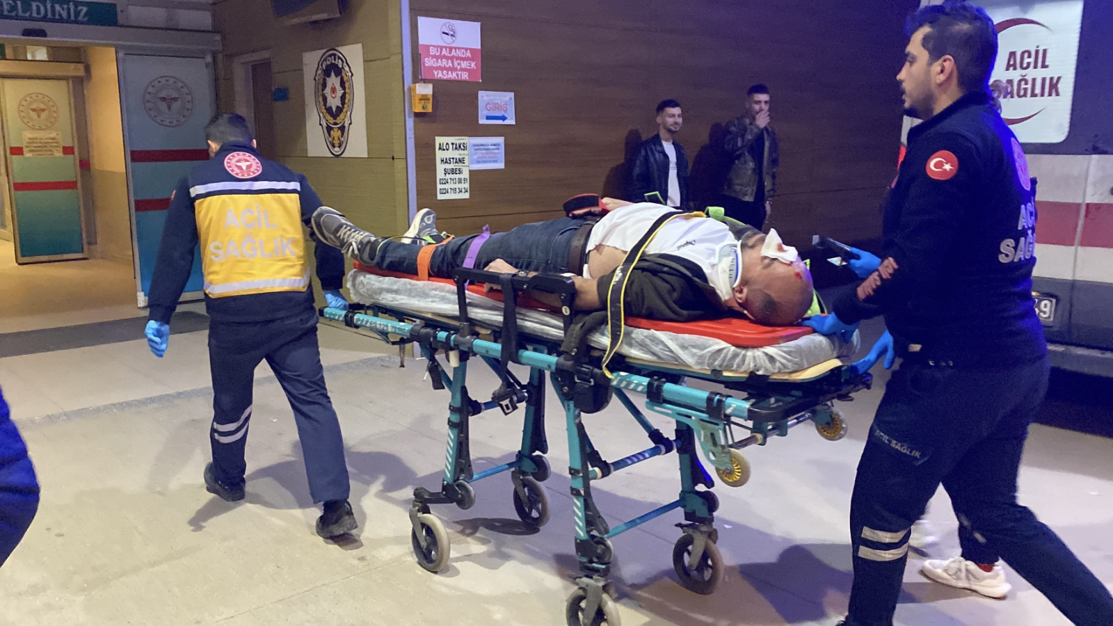 Bursa'da kamyondan düşen işçi yaralandı