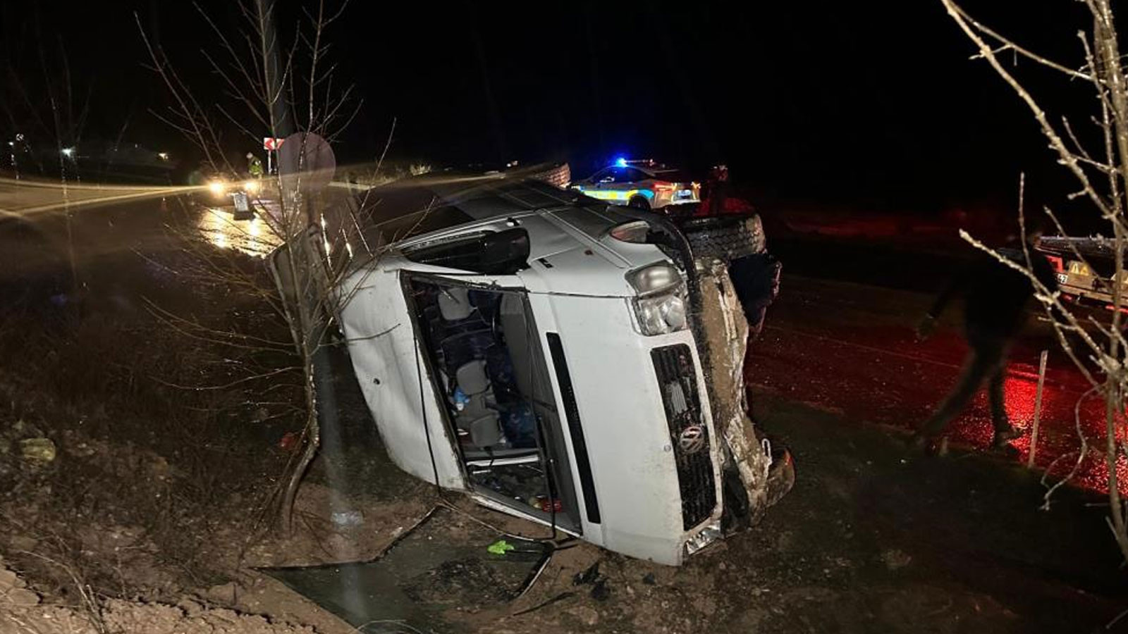 Uşak'ta yürekleri ağza getiren kaza! İşçi servisi şarampole devrildi: Çok sayıda yaralı var