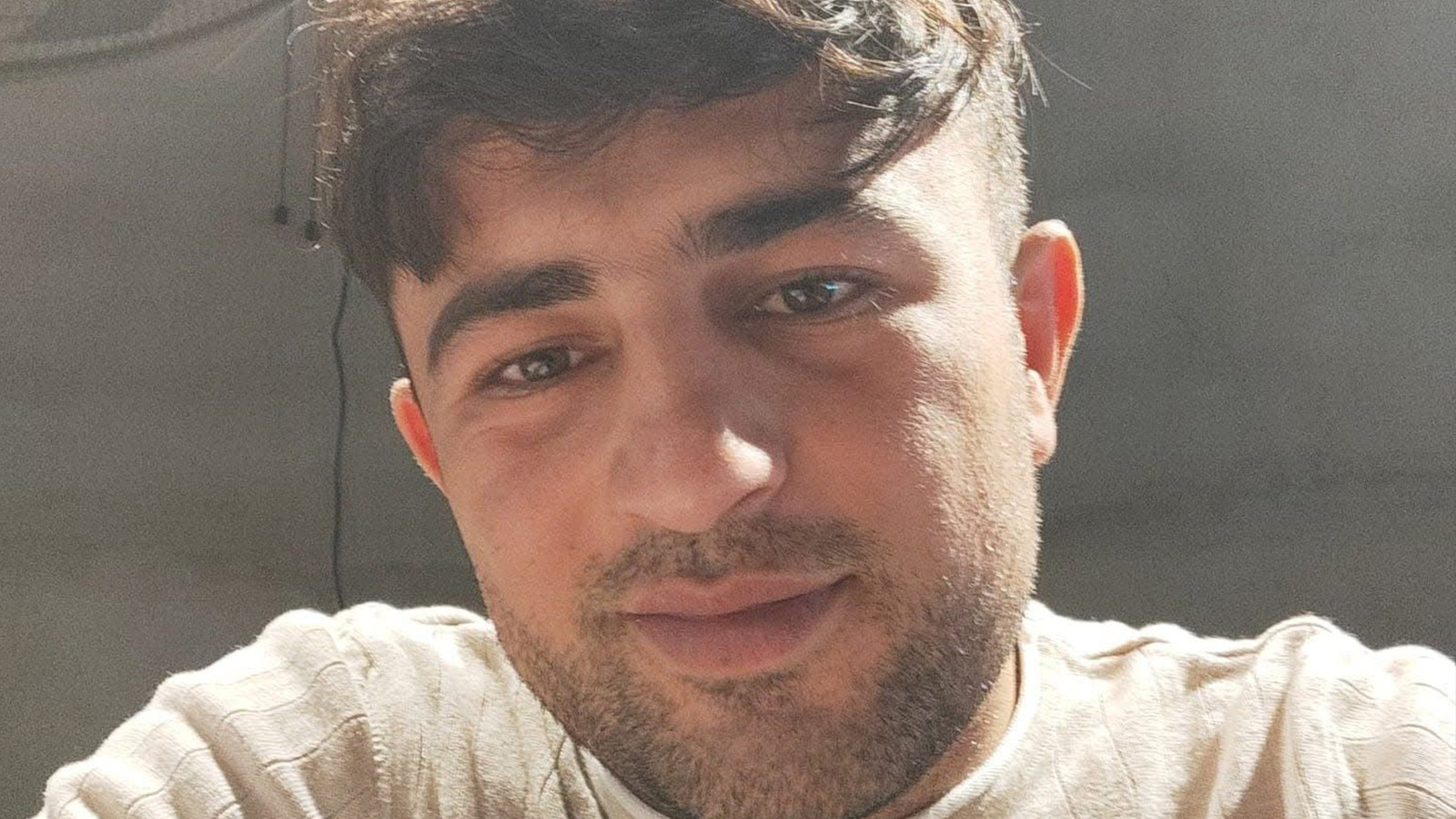 Yol kenarında tabancayla vurulmuş halde ölü bulundu