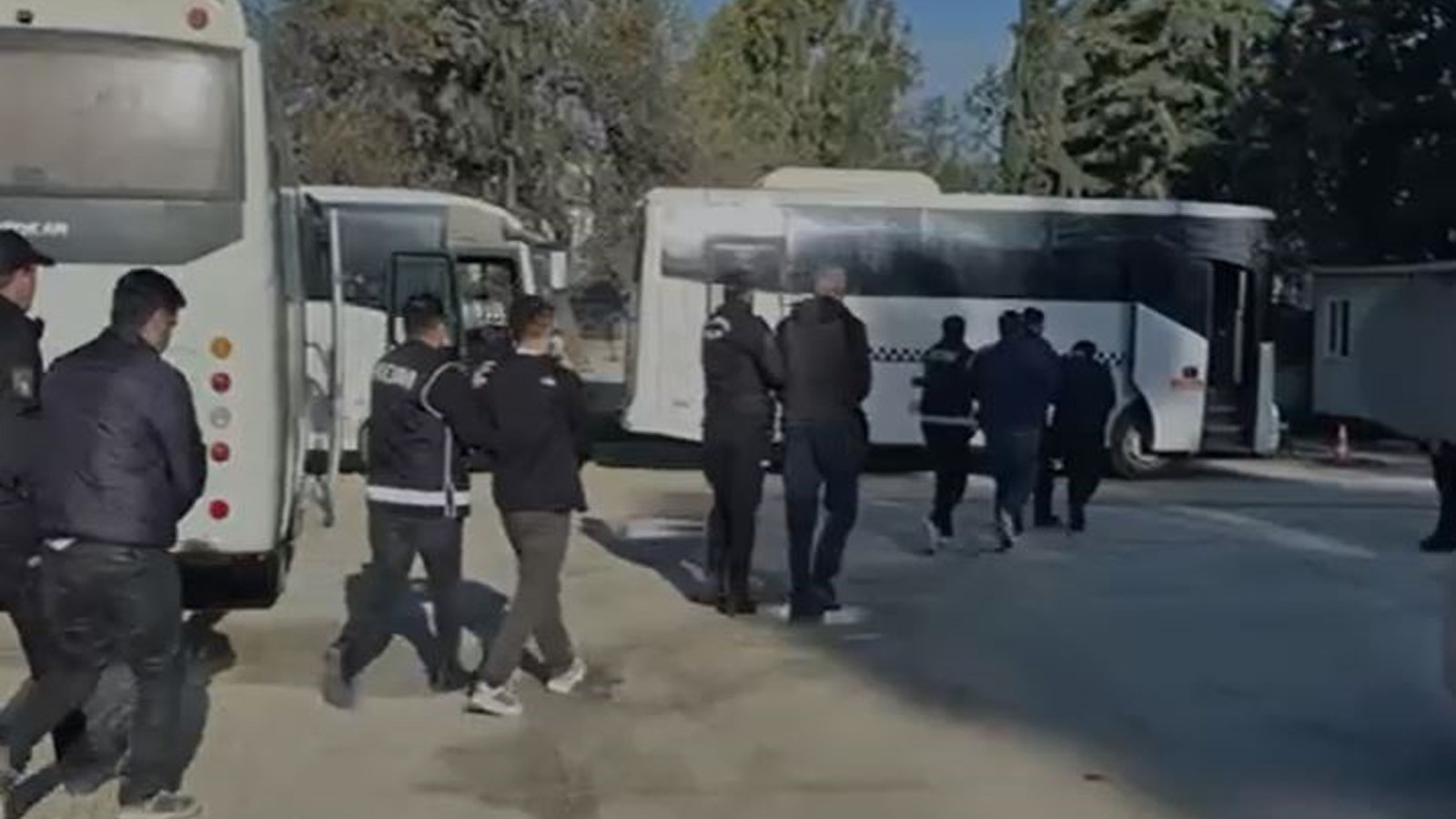 Milyonluk rüşvet ağı kuran çete çökertildi! Yeni yılda zam bile yapmışlar