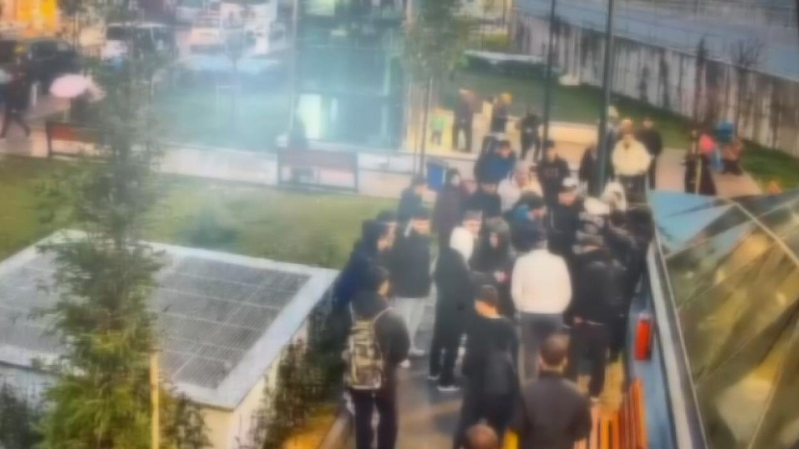 Yer: Bağcılar! Kavgayı ayırmak istedi, 6 yerinden bıçaklandı