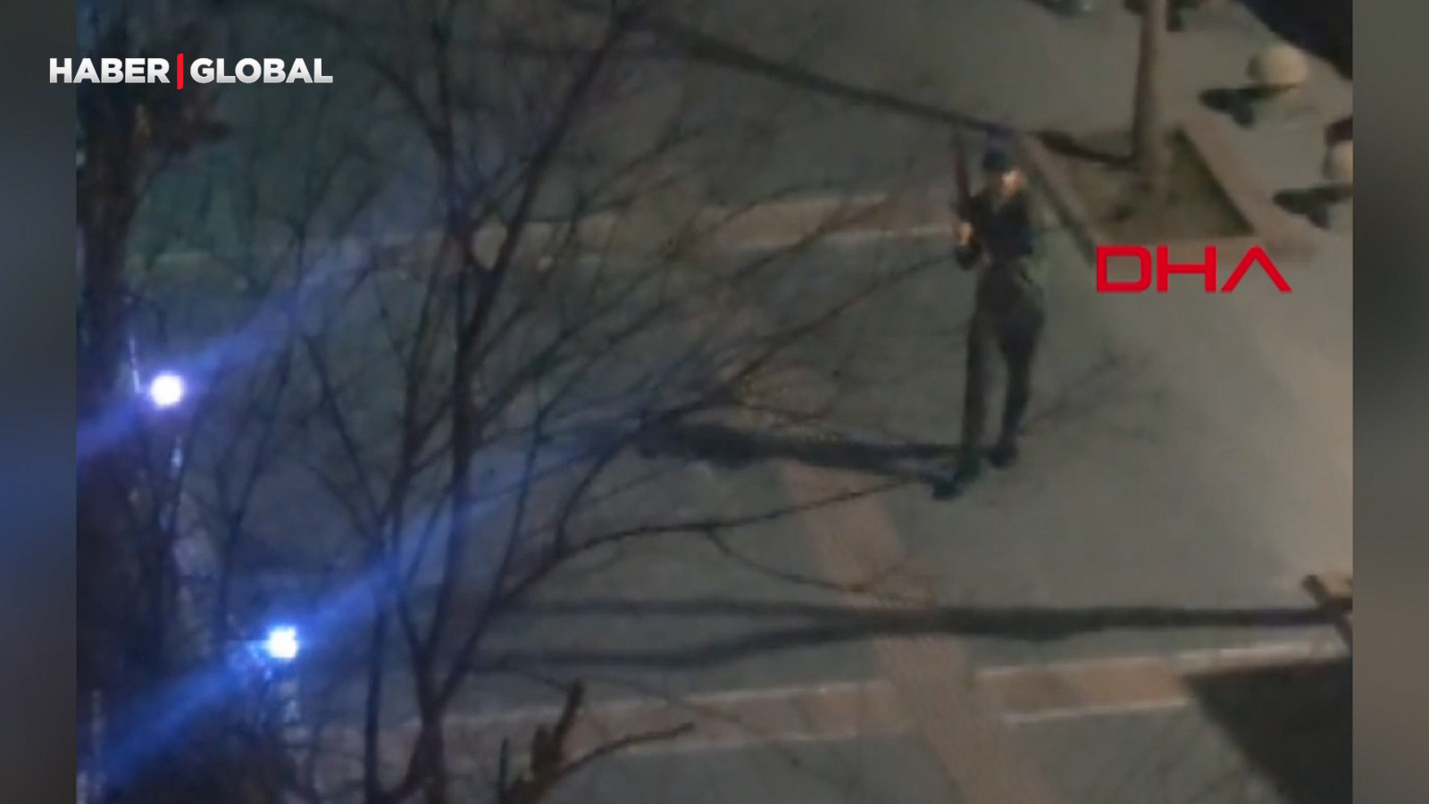 19 yaşındaki şüpheli uzun namlulu silahla çevreye rastgele ateş açtı: 2 yaralı