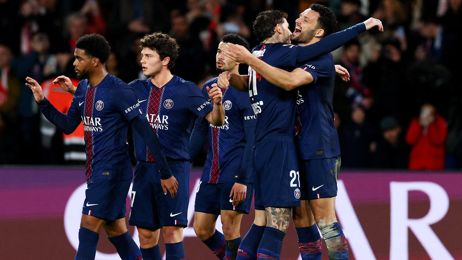 Fransa Ligue 1'de PSG liderliği Lens'ten geri aldı