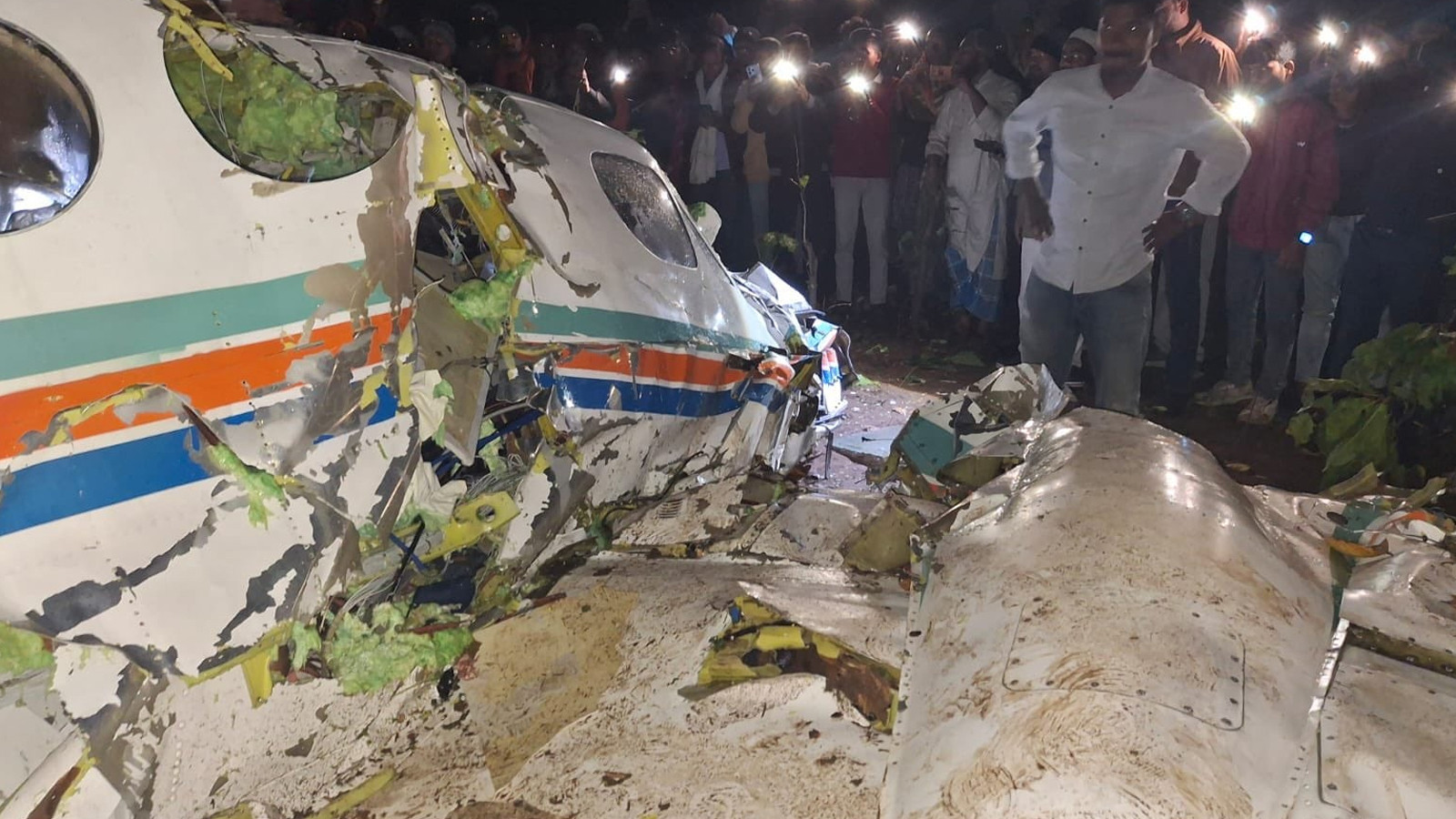 Hindistan’da uçak faciası! Çok sayıda ölü var