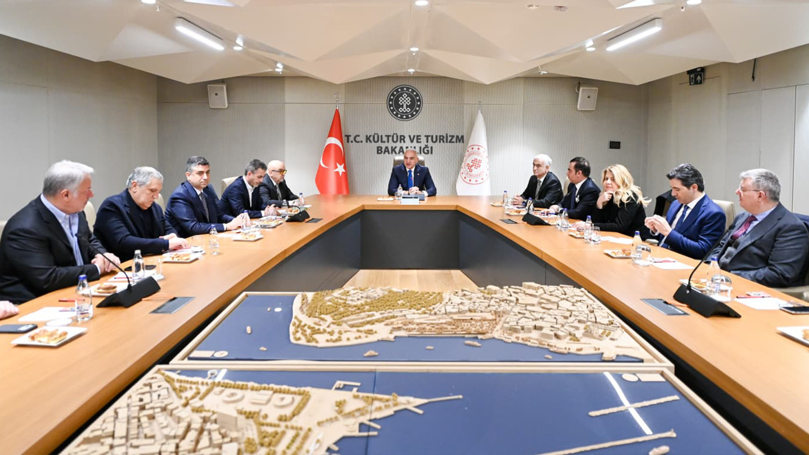 Türk dizilerinin küresel yol haritası AKM'de masaya yatırıldı