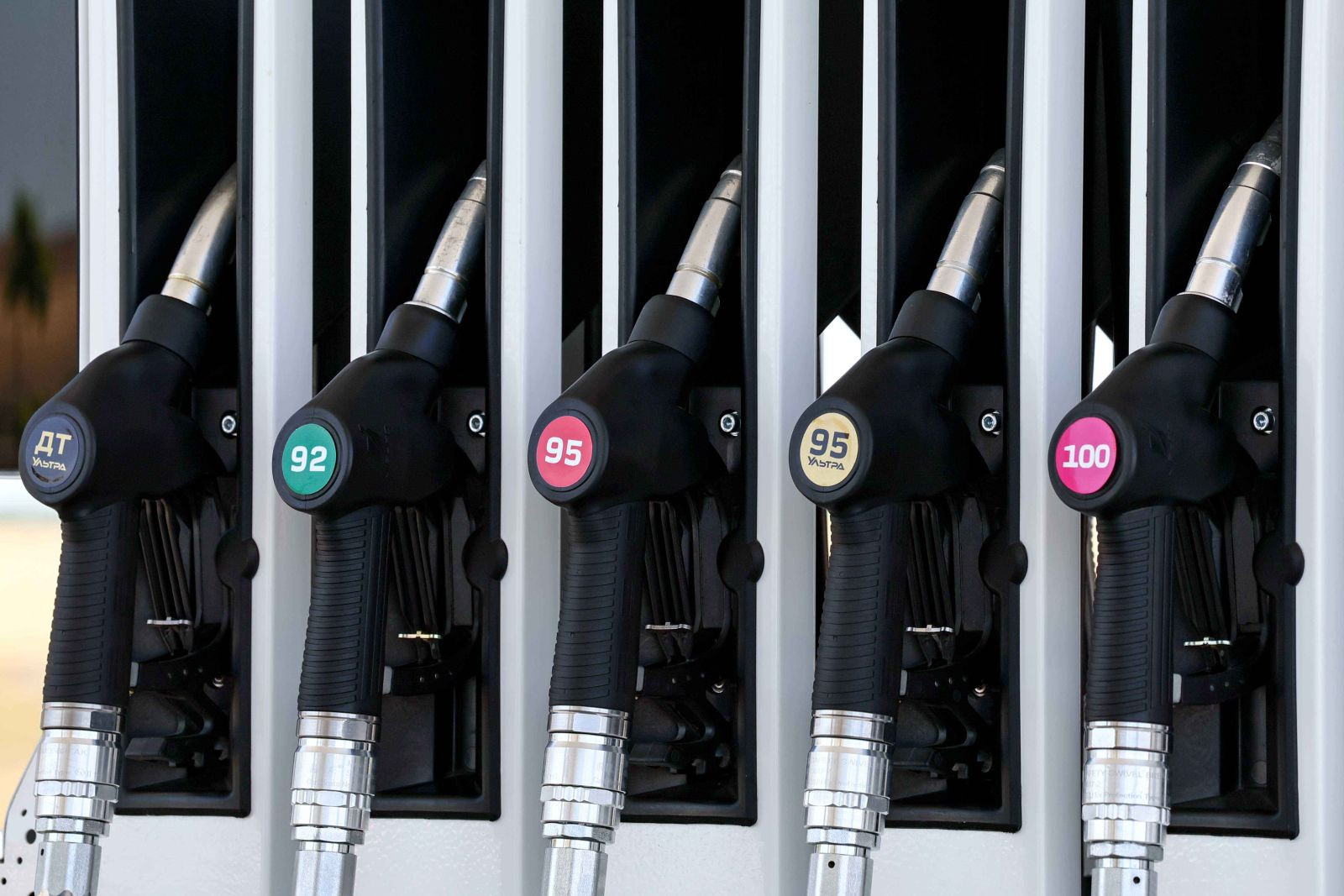 Petrolde kriz etkisi: Akaryakıta zam geldi, fiyatlarda dikkat çeken bir ilk yaşandı - Resim: 3