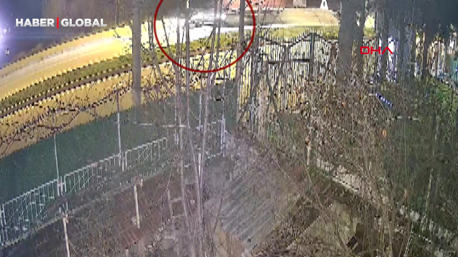 6 ay önce evlenen çifti ayıran feci kaza kamerada