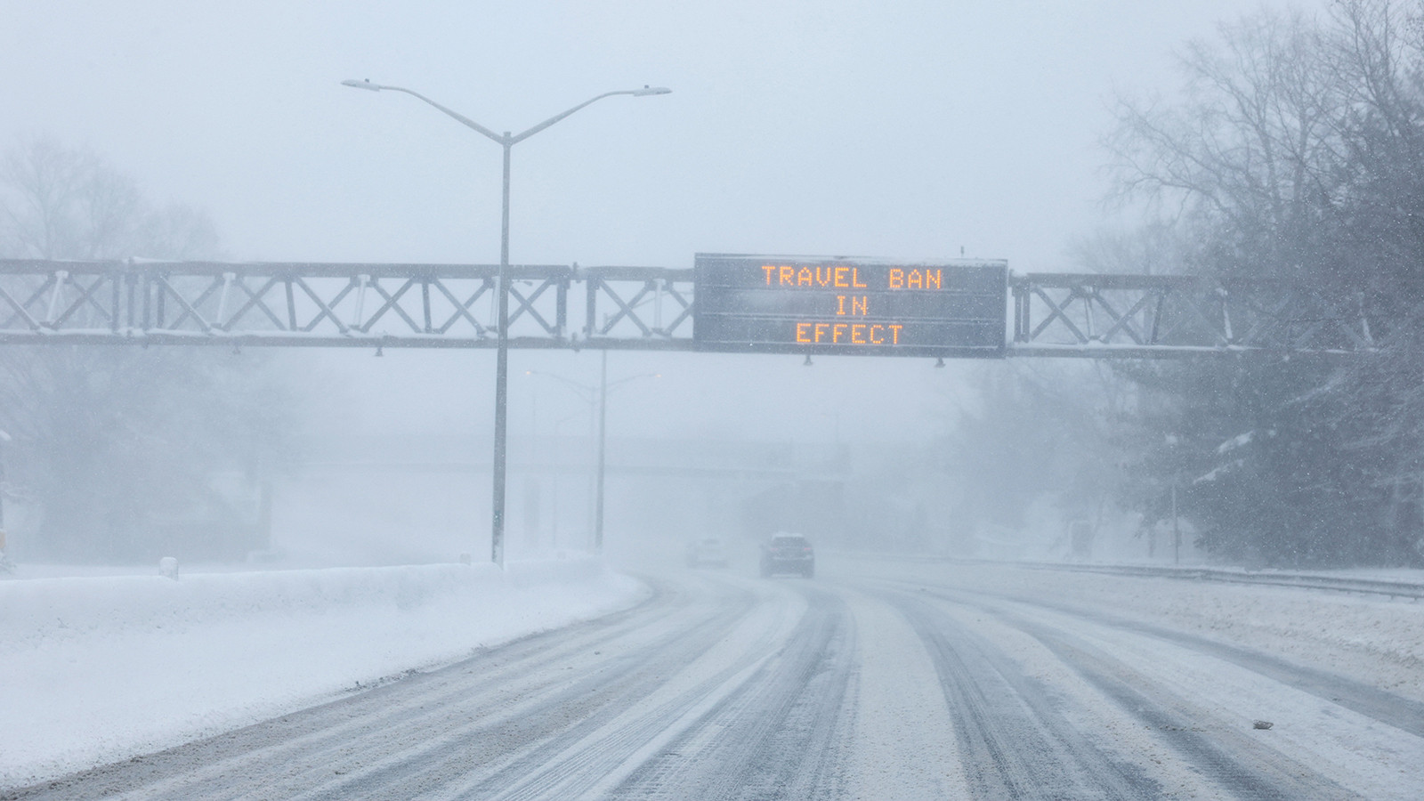 ABD'yi kar fırtınası vurdu! Kar kalınlığı 94 santimi buldu: 5 binden fazla uçuş iptal