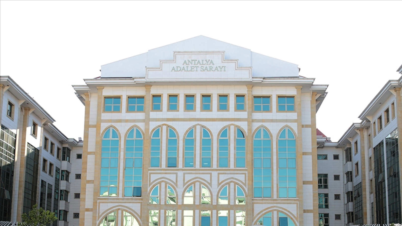 Antalya merkezli 8 ilde yasa dışı bahis operasyonu: 72 gözaltı kararı