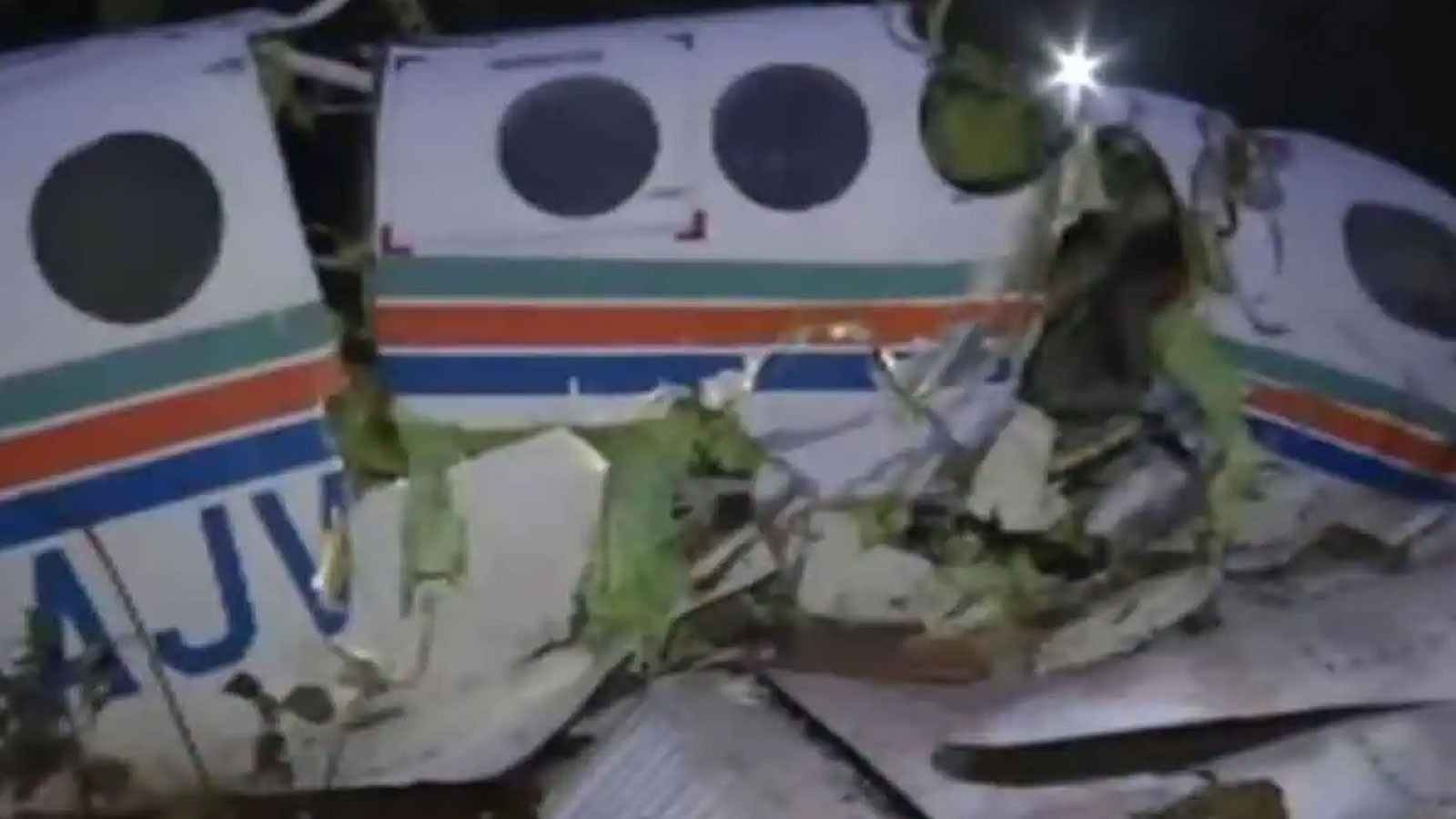 Hindistan'da ambulans uçak düştü: 7 ölü