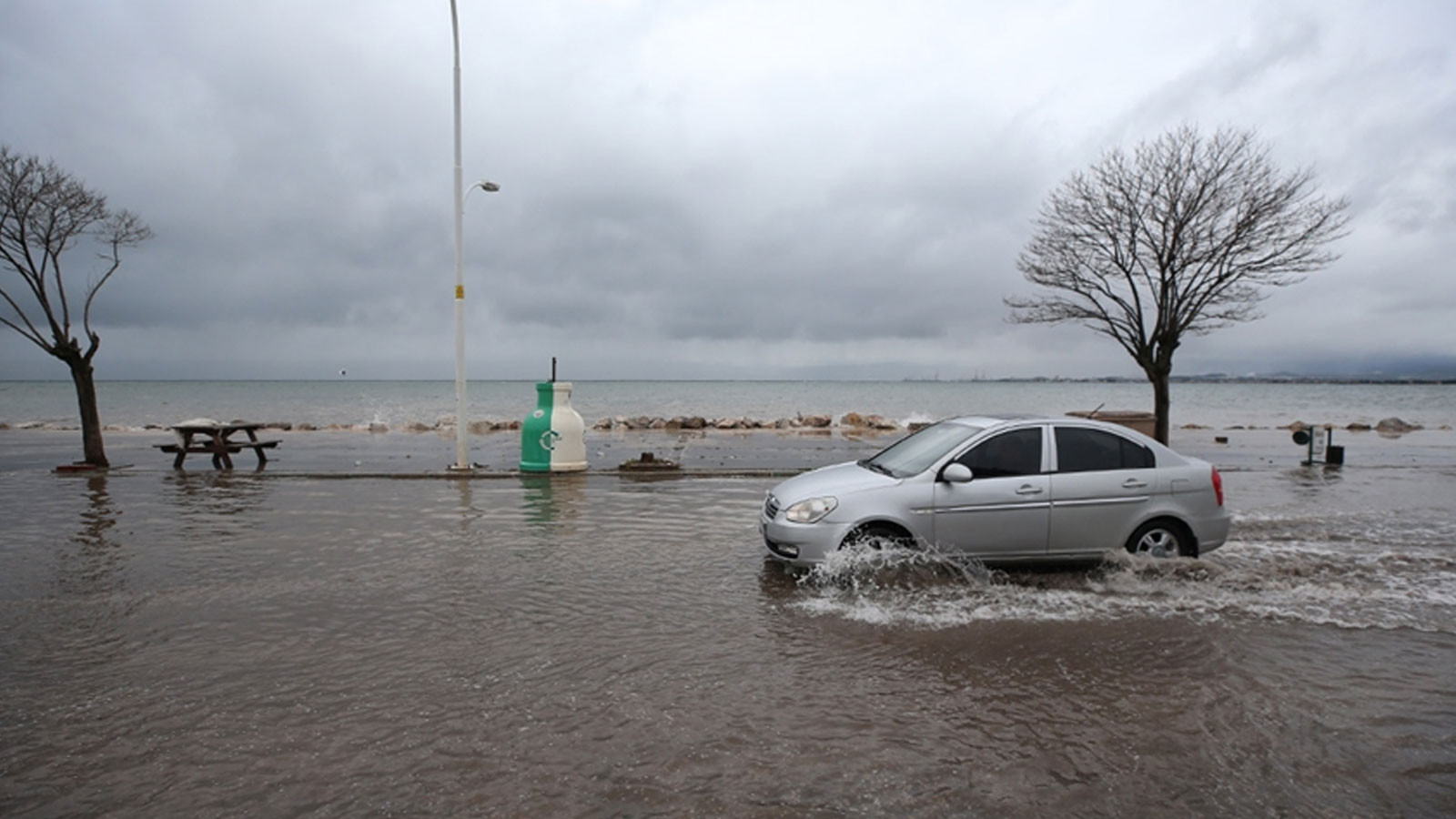 Meteoroloji'den yeni uyarı: Yarın fırtına geliyor