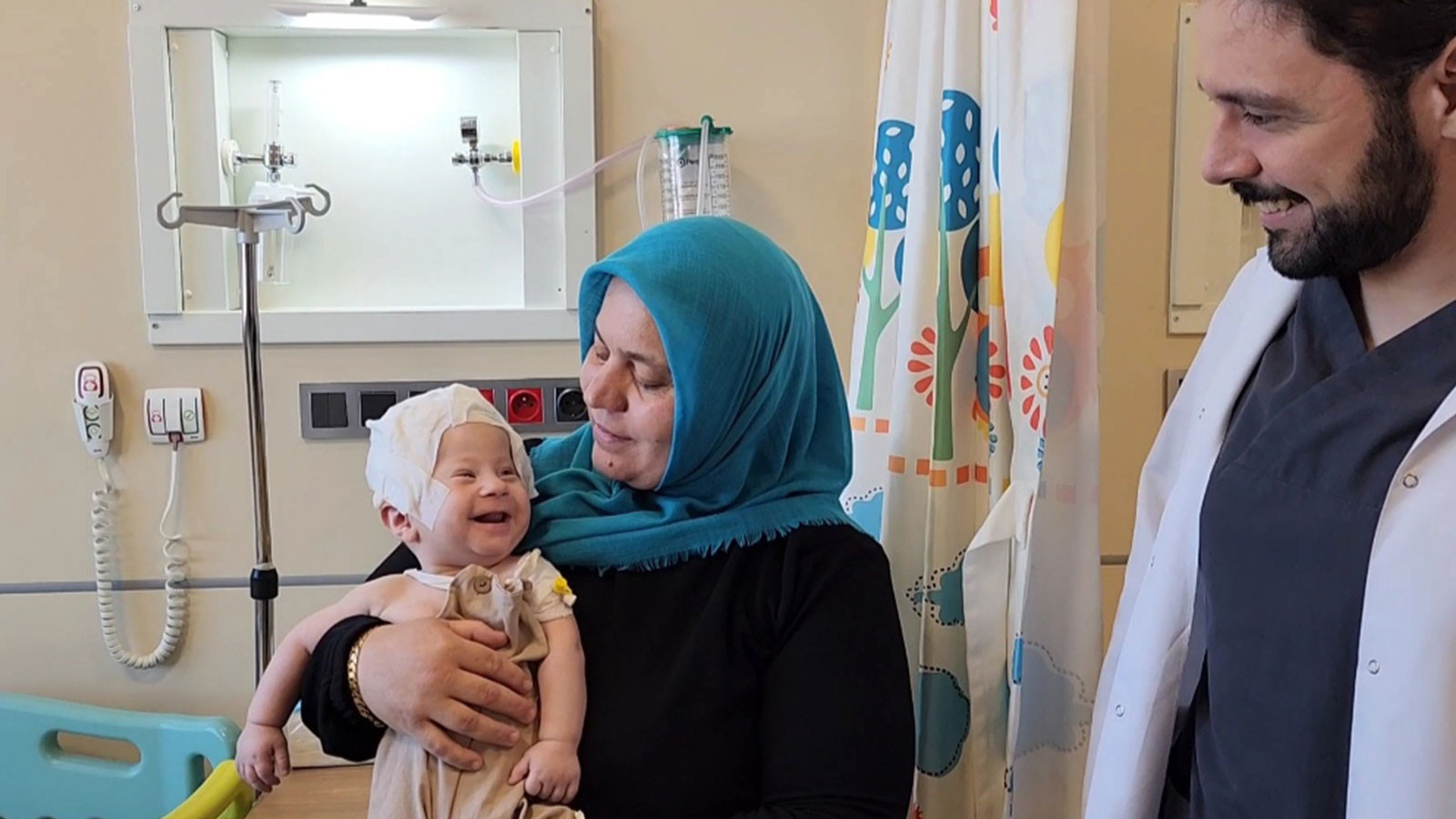 5 aylık Ömer’in erken kaynayan kafatası 3 saatlik ameliyatla düzeltildi