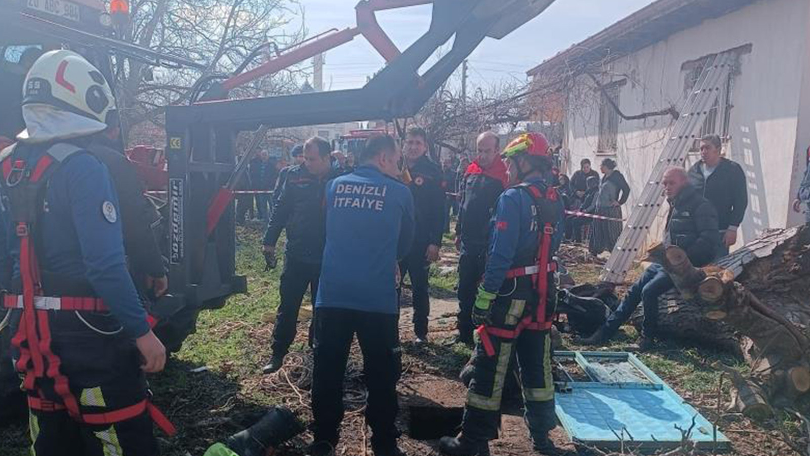 Ağaç dalı toplarken 20 metrelik su kuyusuna düştü