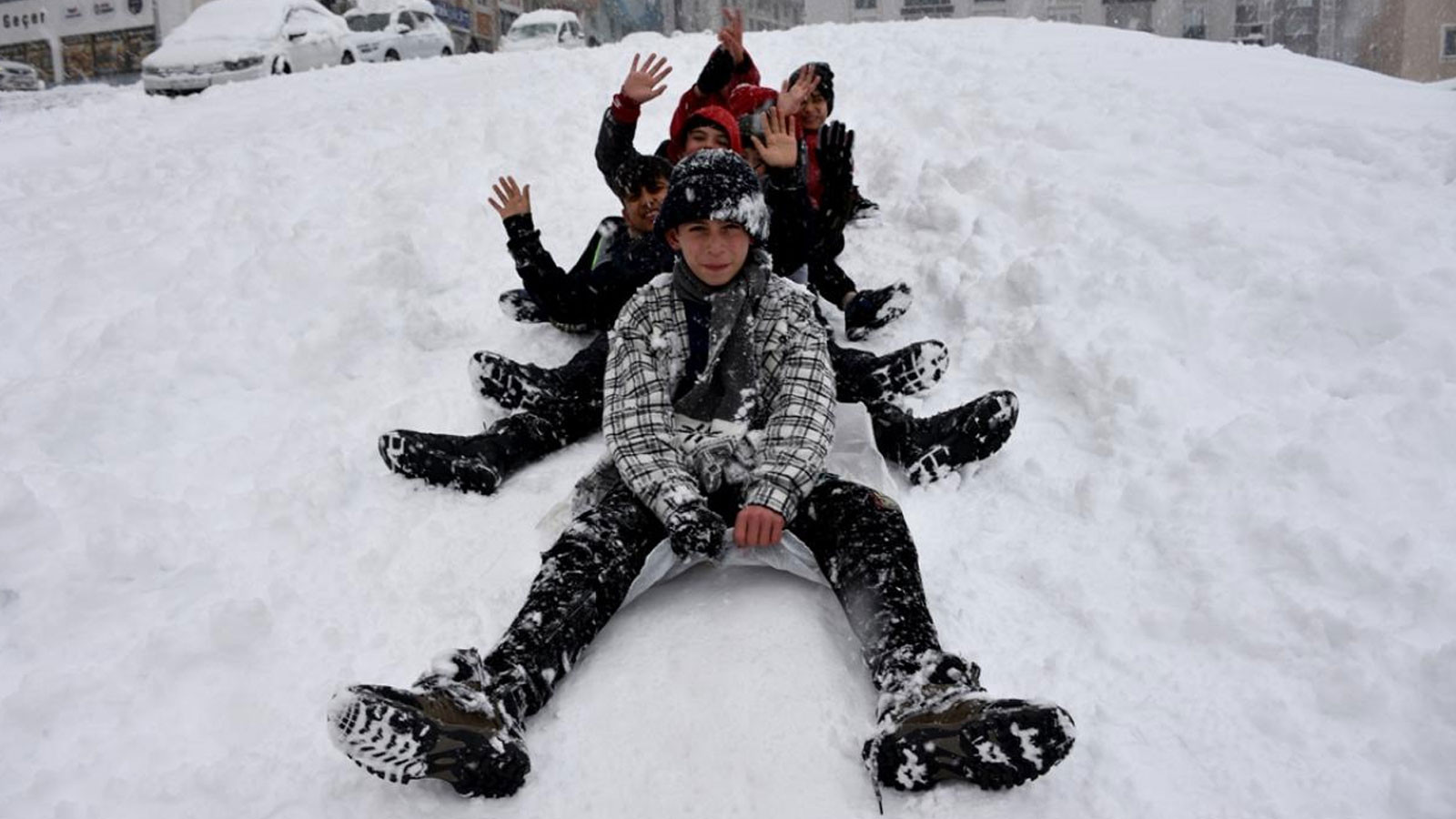 Eğitime kar engeli! Valilik duyurdu: O ilde okullar tatil edildi