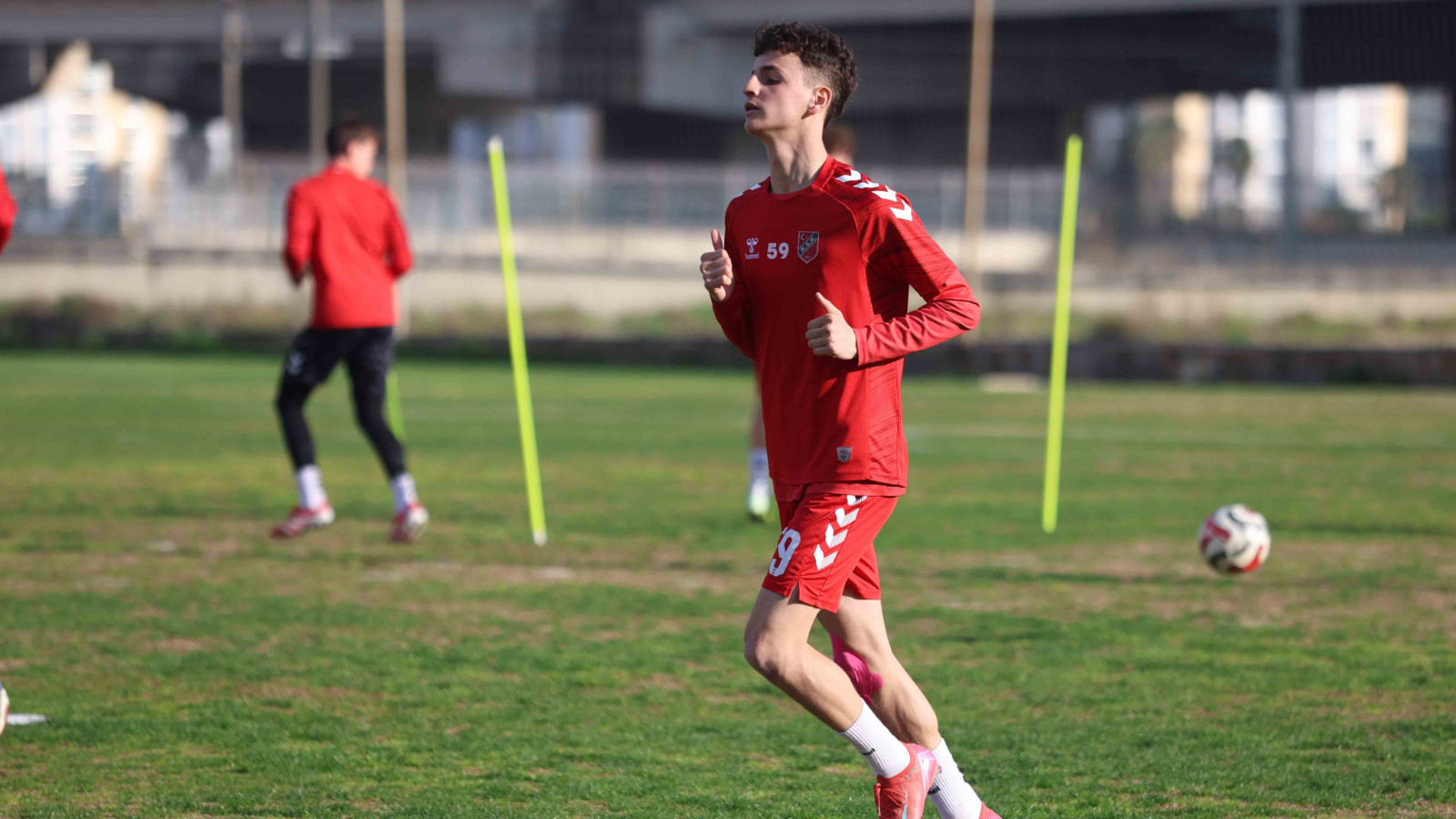 Fenerbahçe'nin Karşıyaka'dan transferi Adem Yeşilyurt: "Fenerbahçe'de forma rekabetine girmek istiyorum"