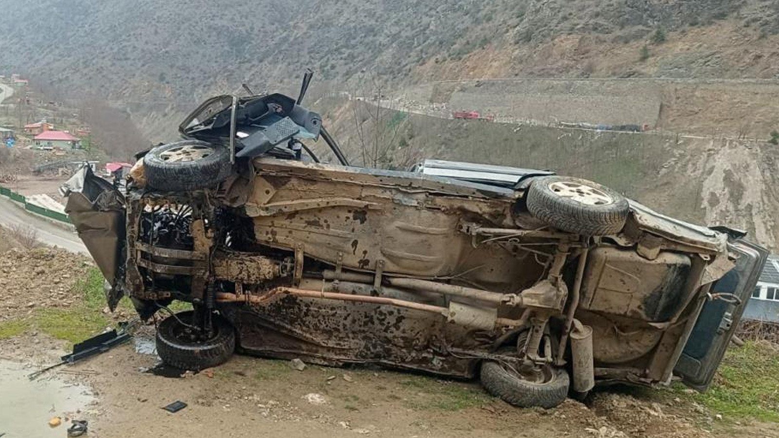 Gümüşhane'de otomobil uçuruma yuvarlandı! 1 kişi feci şekilde can verdi