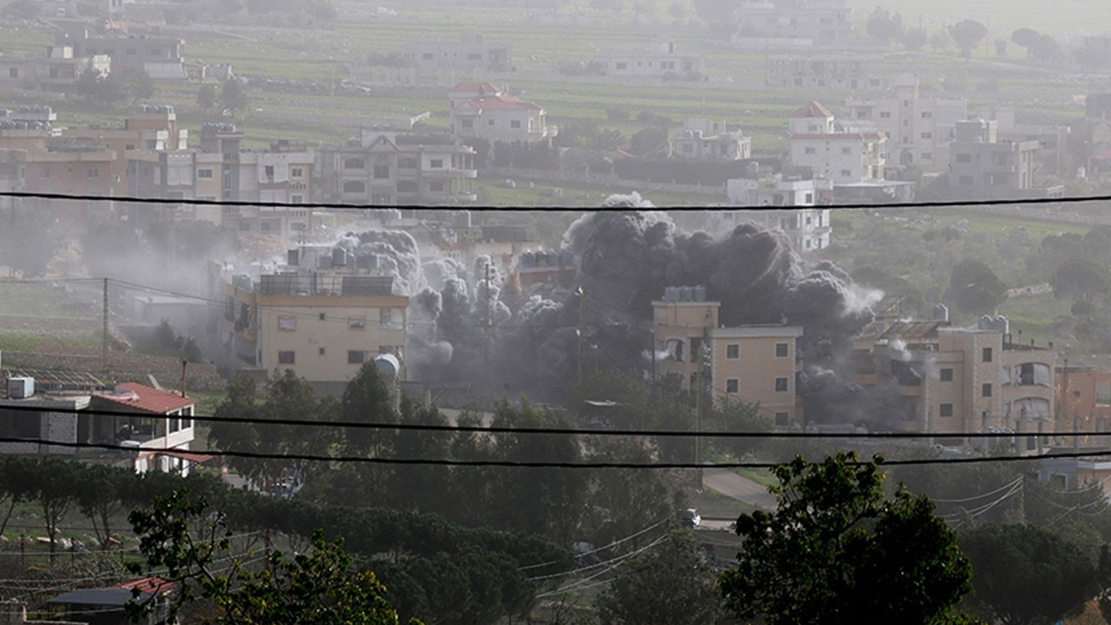 İsrail, ateşkese rağmen Lübnan'ın güneyinde askerlere ateş açtı