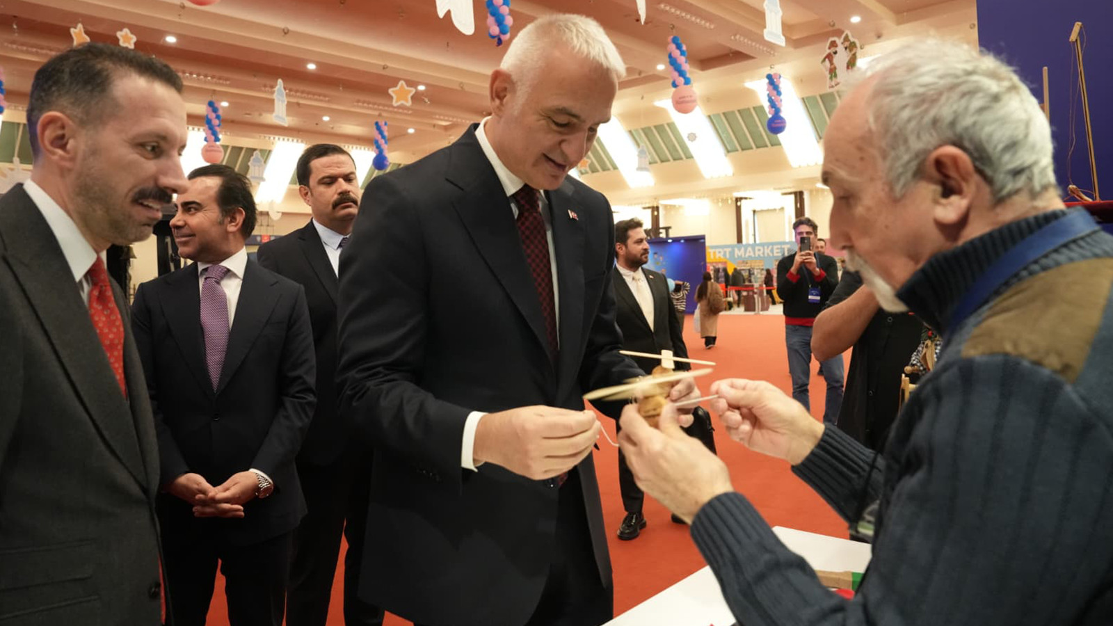 Külliye'de Ramazan'a yoğun ilgi: Bakan Ersoy atölyeleri inceledi