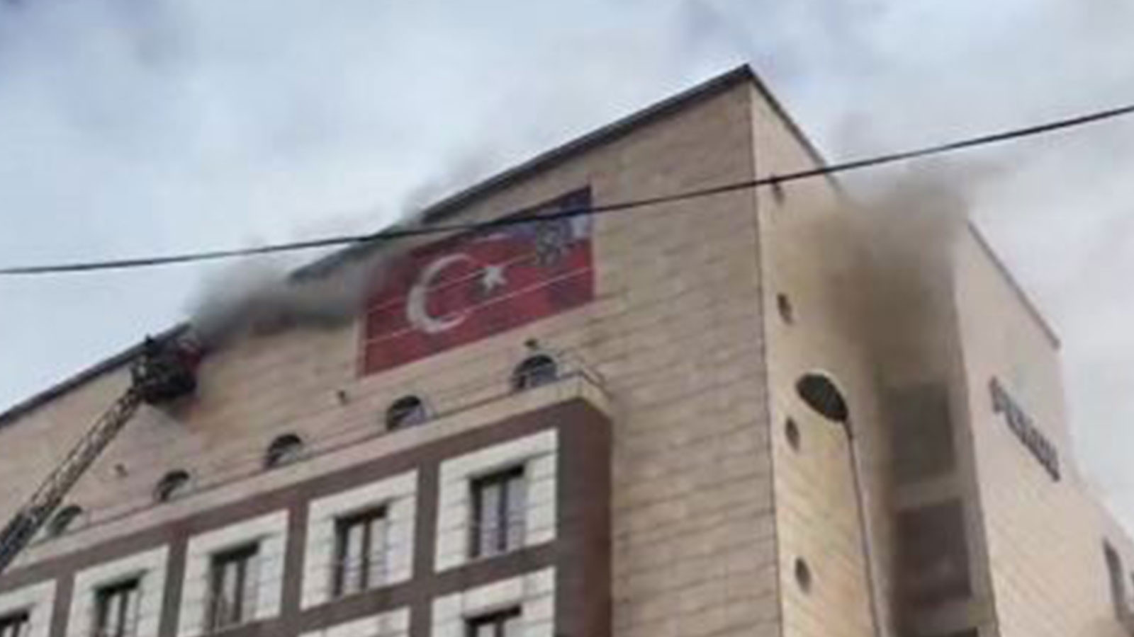 Merter Polisevi'nde yangın!