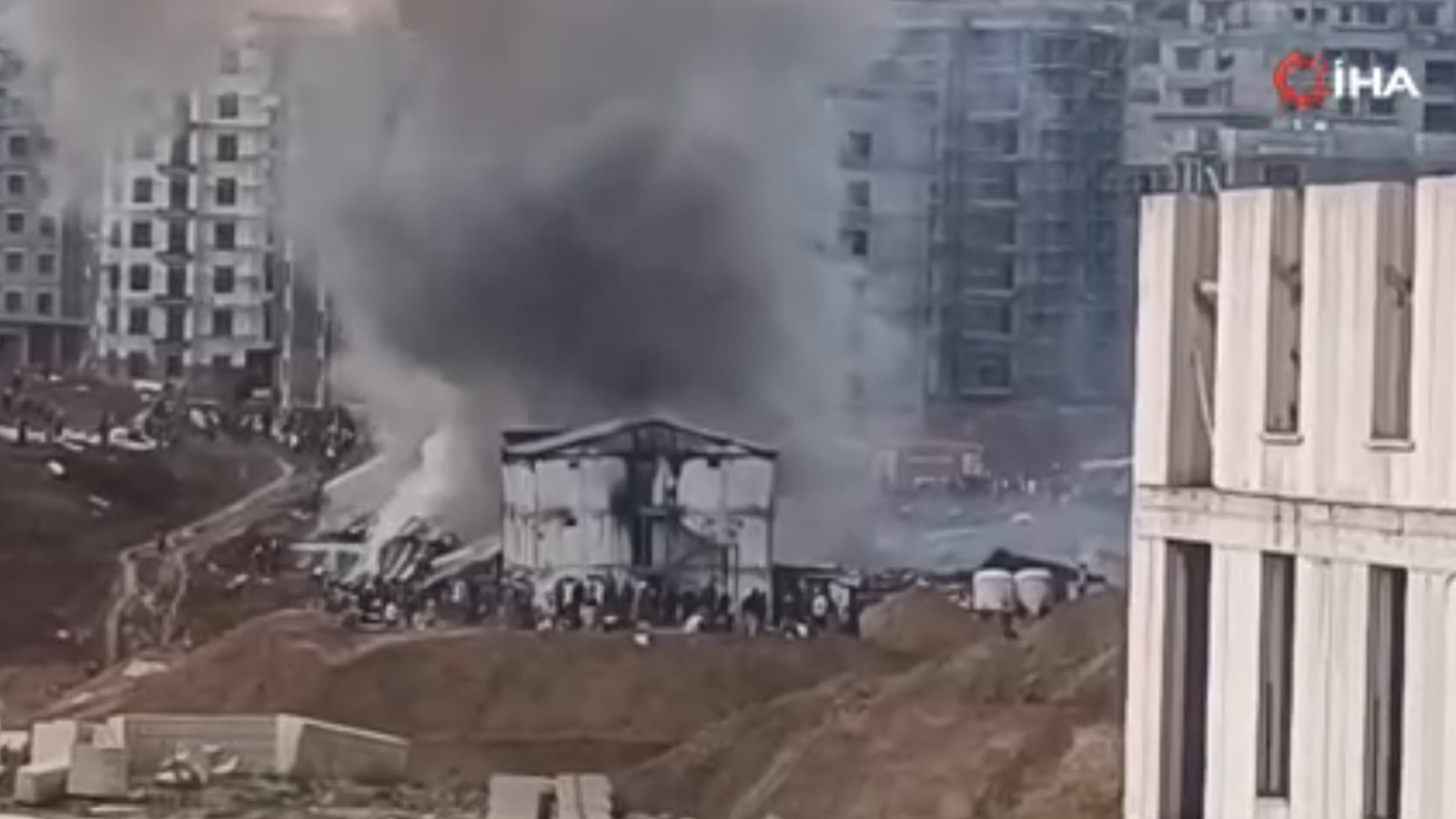 Tuzla'da işçi konteynerlerinde yangın: Çok sayıda ekip sevk edildi