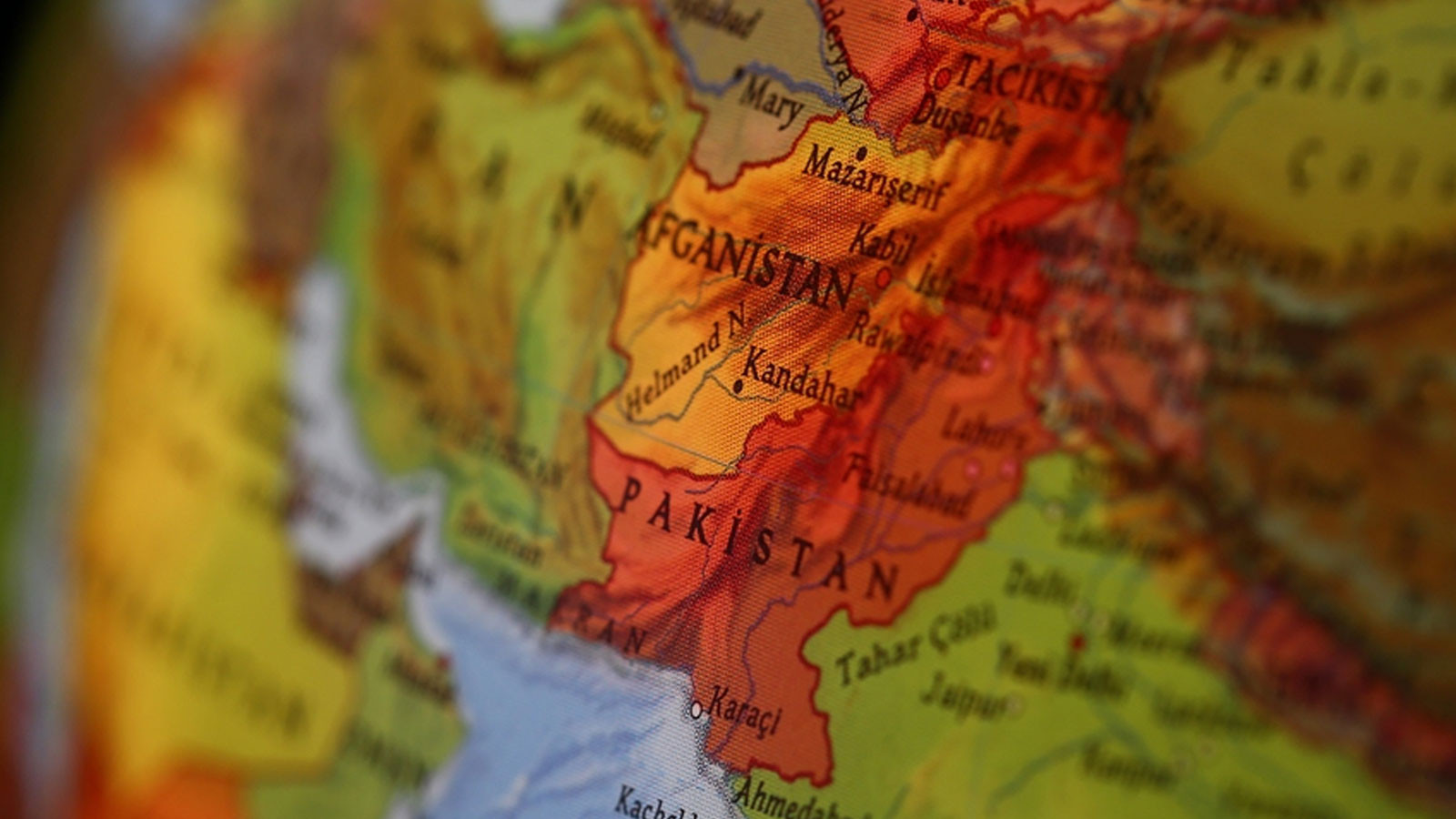 Afganistan, Pakistan sınırında geniş çaplı bir operasyon başlattı