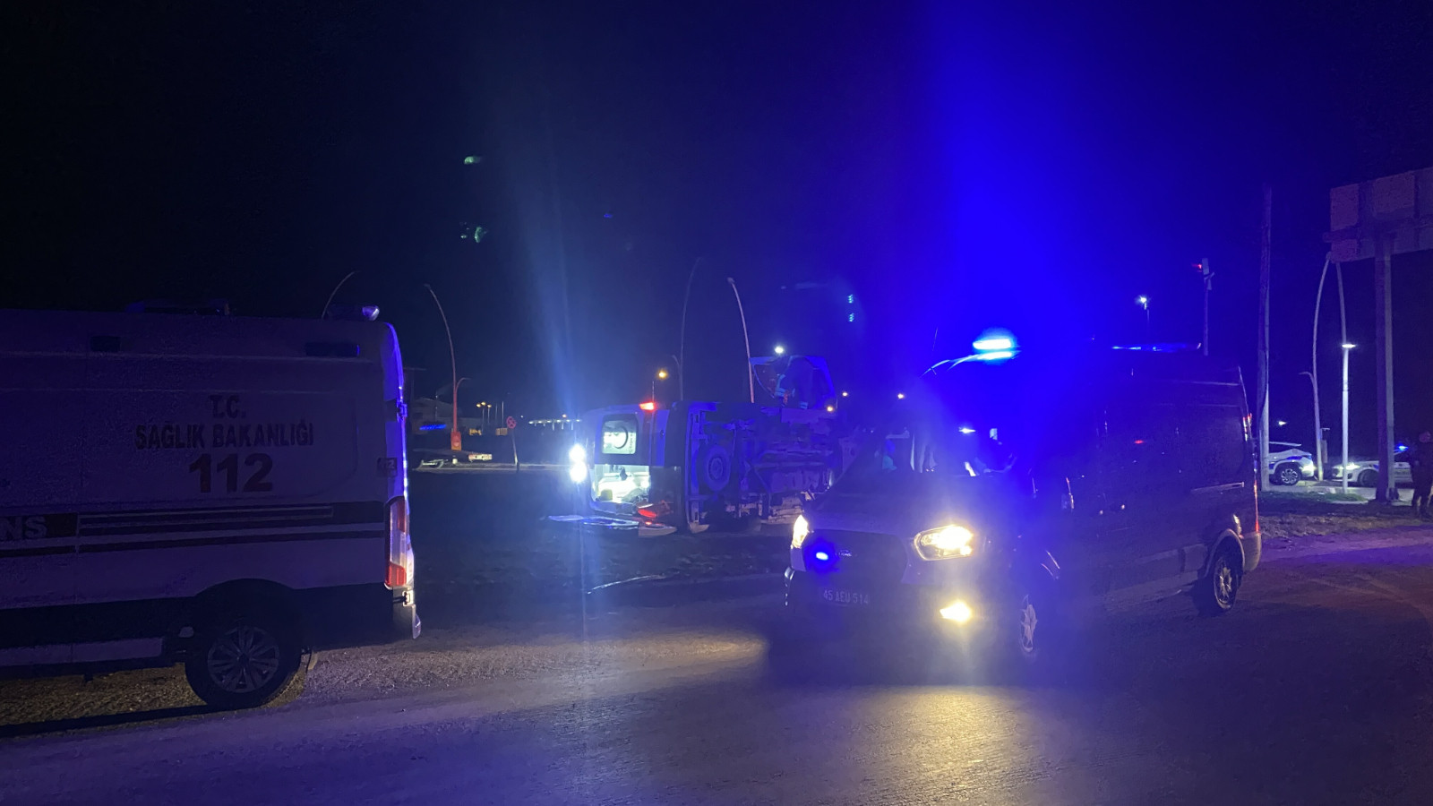 Manisa'da otomobille çarpışan ambulans çarpıştı: 5 yaralı