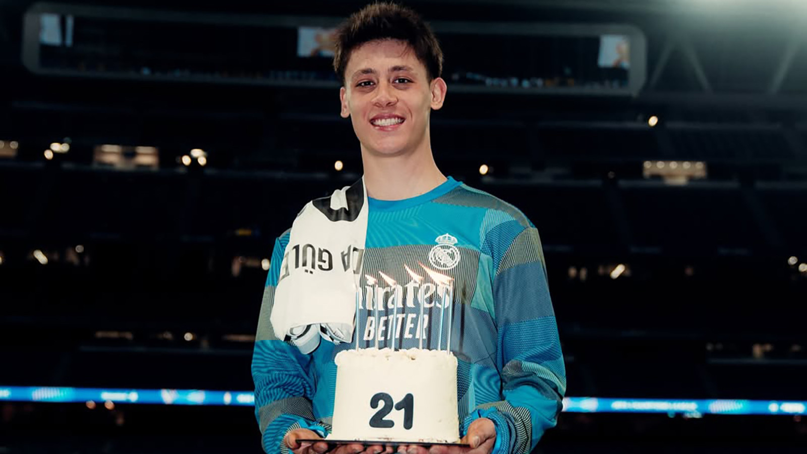 Arda Güler'in doğum günü pastası sosyal medyada gündem oldu: "Hiç mi anlamadın oğlum? İnsan bilir ne yaşadığını ya"