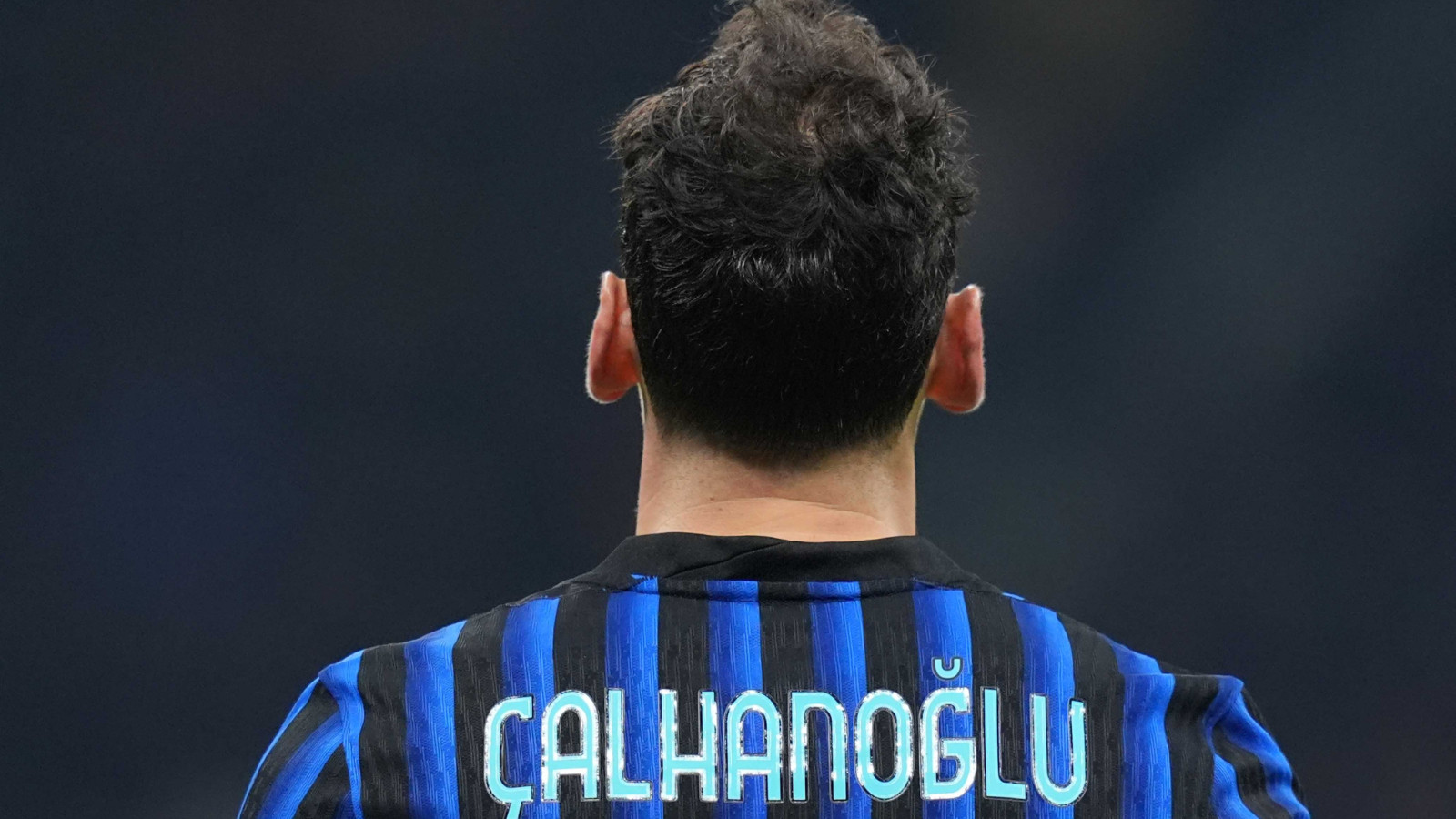 Inter sözleşme yenilemezse Hakan Çalhanoğlu'nu 15 milyon euro'ya satacak