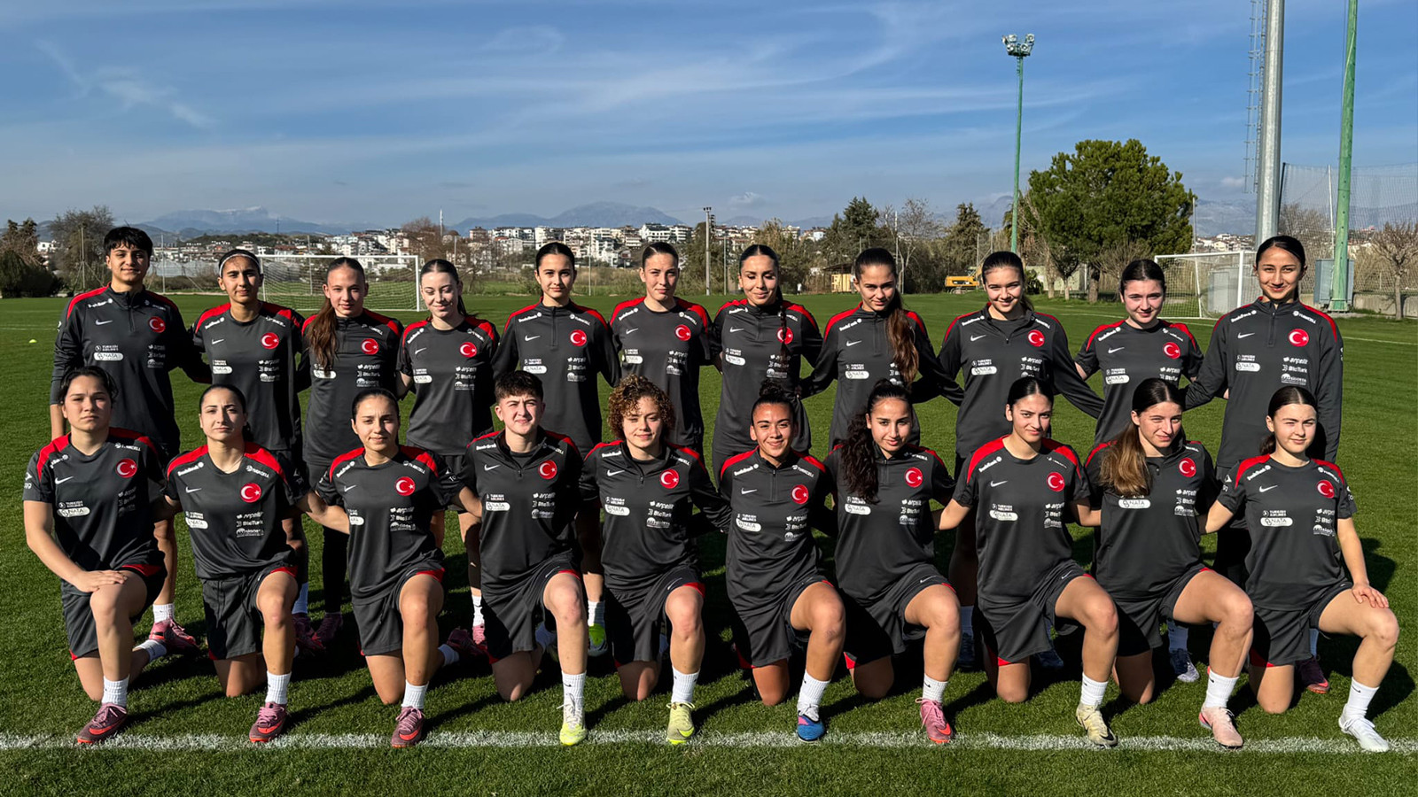 U19 Kadın Milli Takımı, hazırlık turnuvası öncesi çalışmalarını sürdürdü