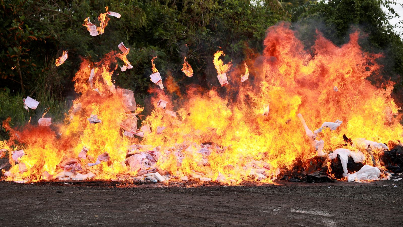Yaklaşık 2,5 ton kokain böyle imha edildi