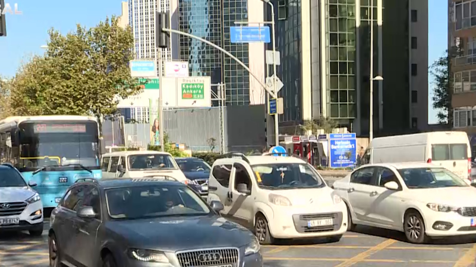 Yeni trafik düzenlemesi yürürlükte: Hız yapan ehliyetinden olacak