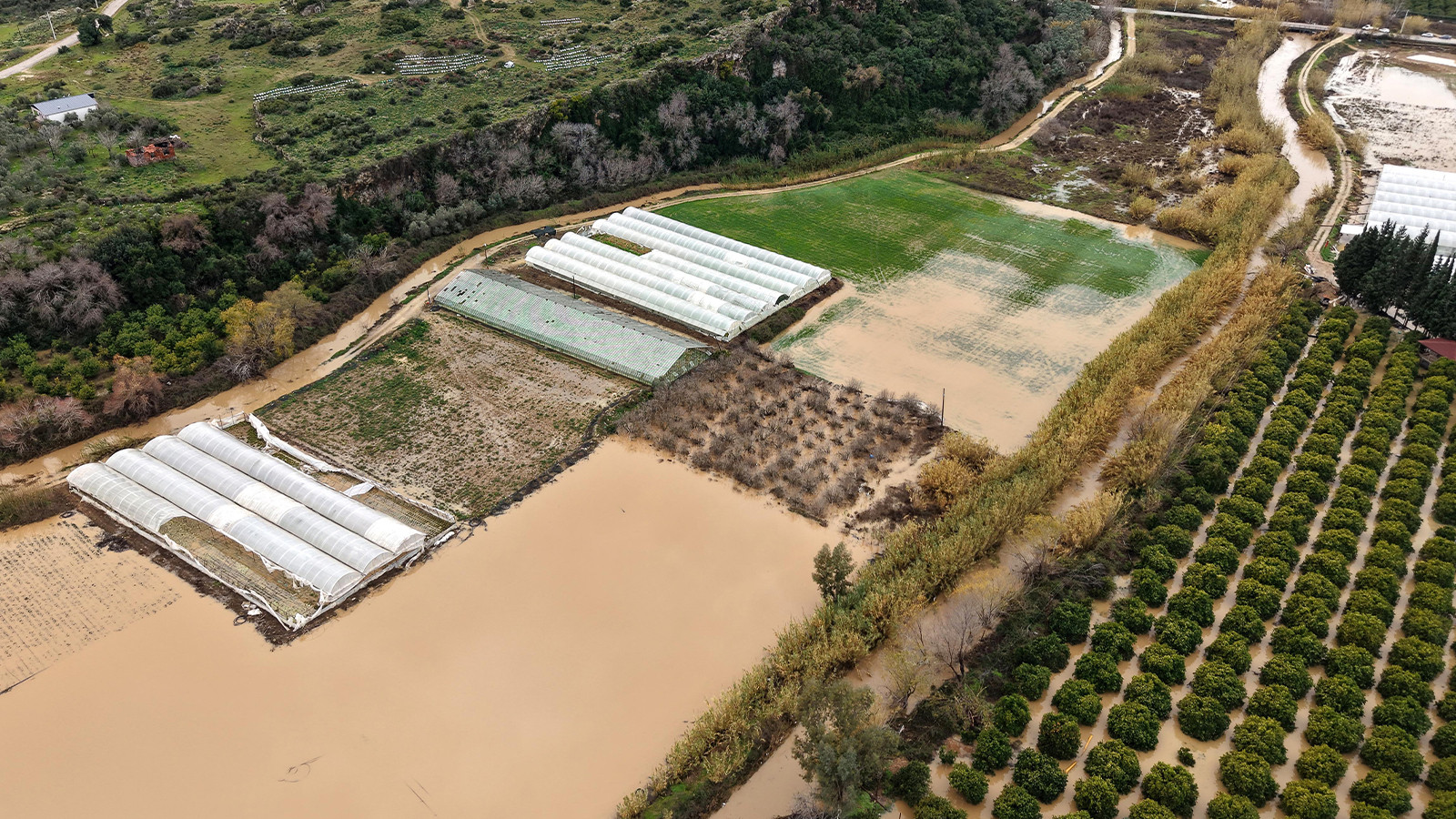 Antalya'da fırtına, hortum ve sel felaketinin faturası belli oldu