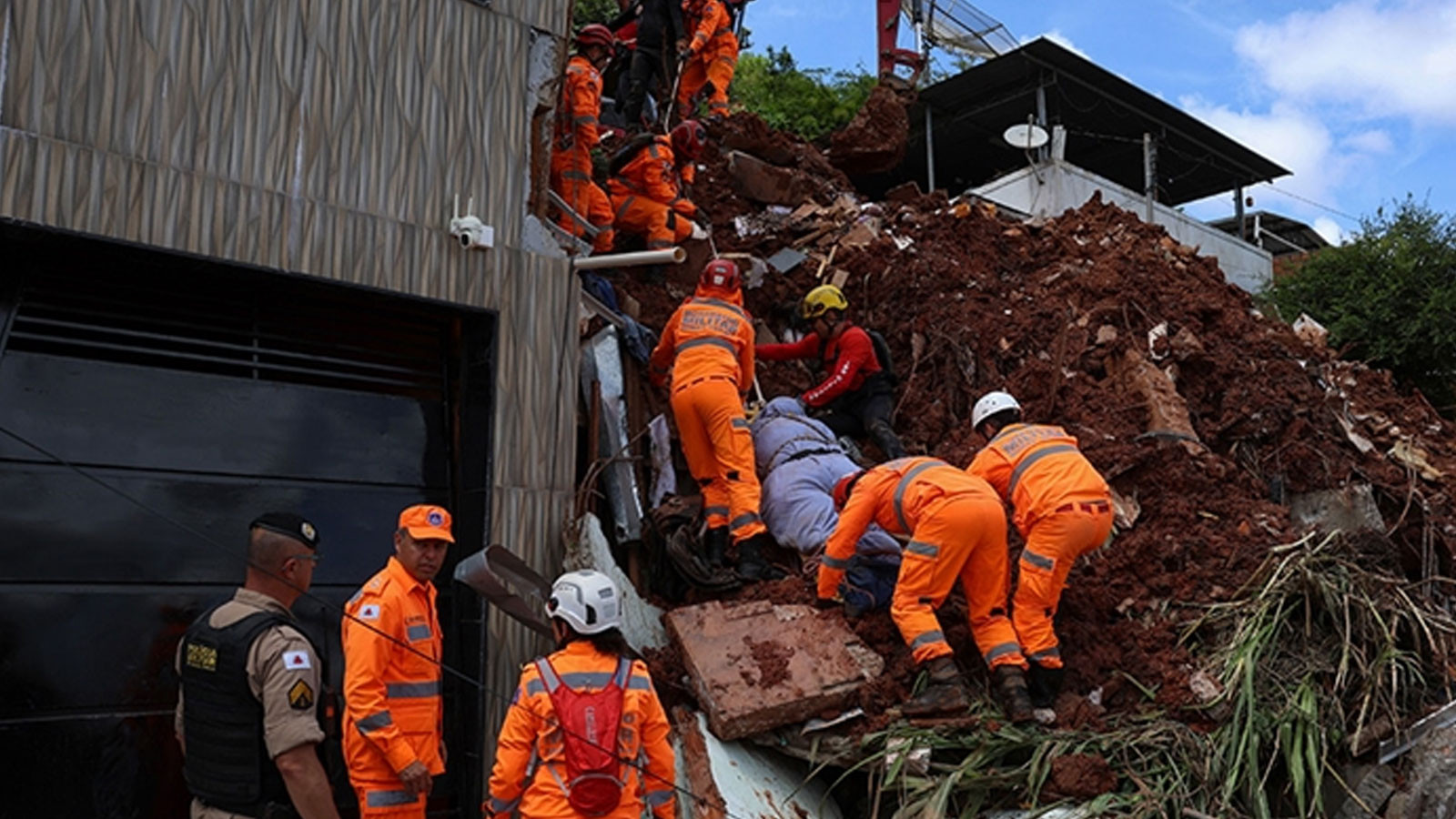 Brezilya'da şiddetli yağışların yol açtığı sellerde ölenlerin sayısı 68'e yükseldi