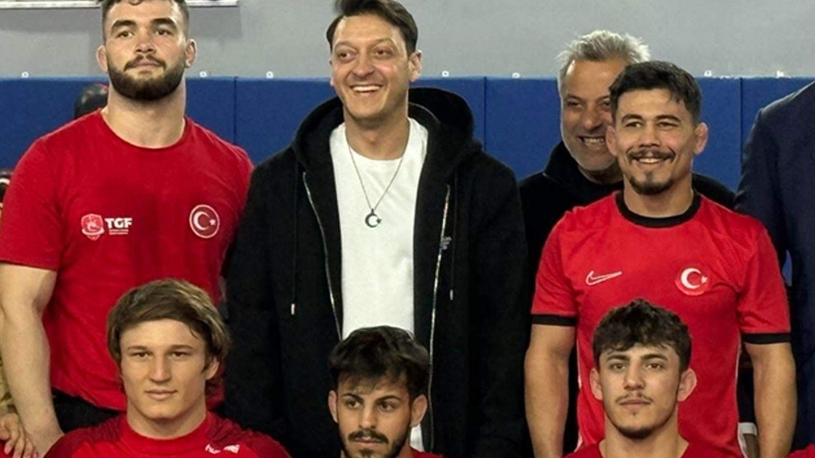 Mesut Özil: Dualarım Fenerbahçe'yle