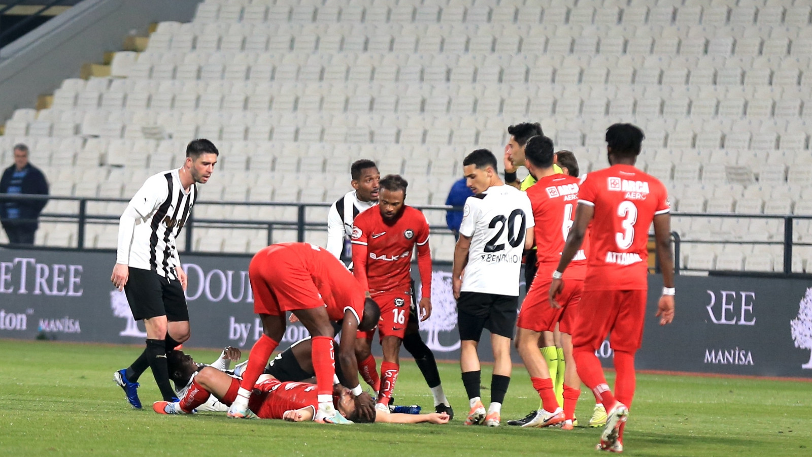 1. Lig'de şampiyonluk yarışı ve play-off mücadelesi kızıştı