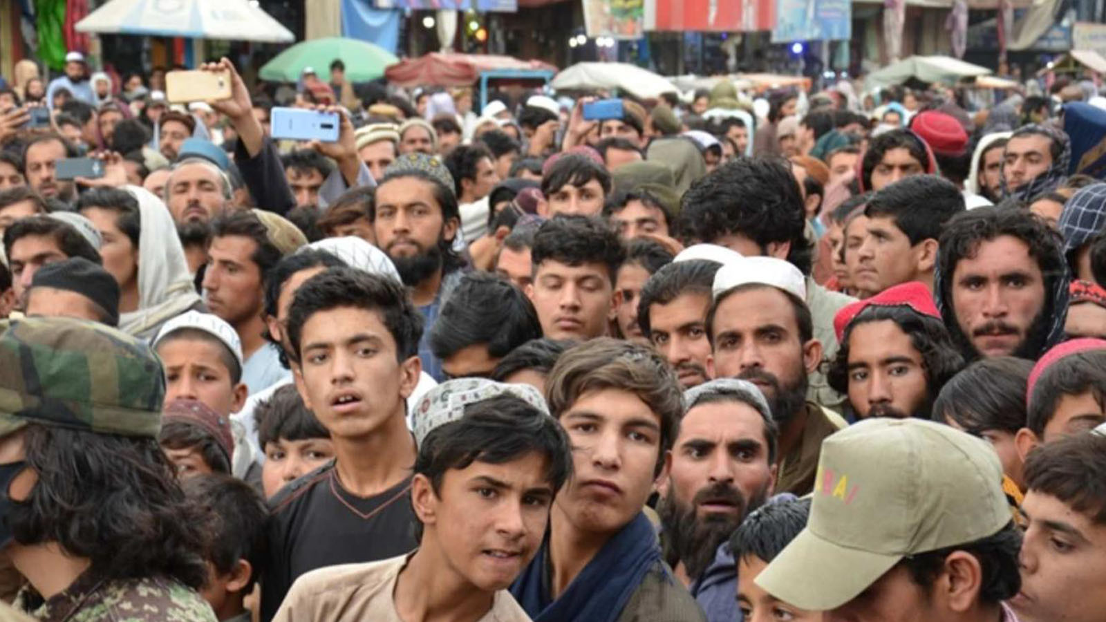 Göç senaryoları tartışılıyor! İran'daki Afganlar sınıra yığılır mı?