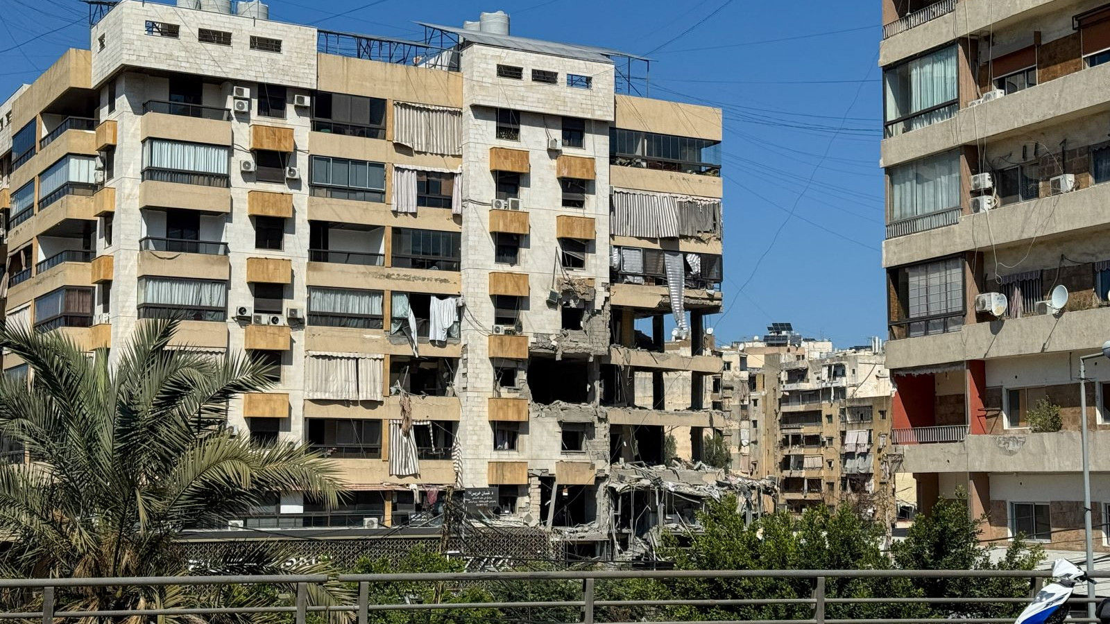 İsrail, Lübnan'ı vuruyor