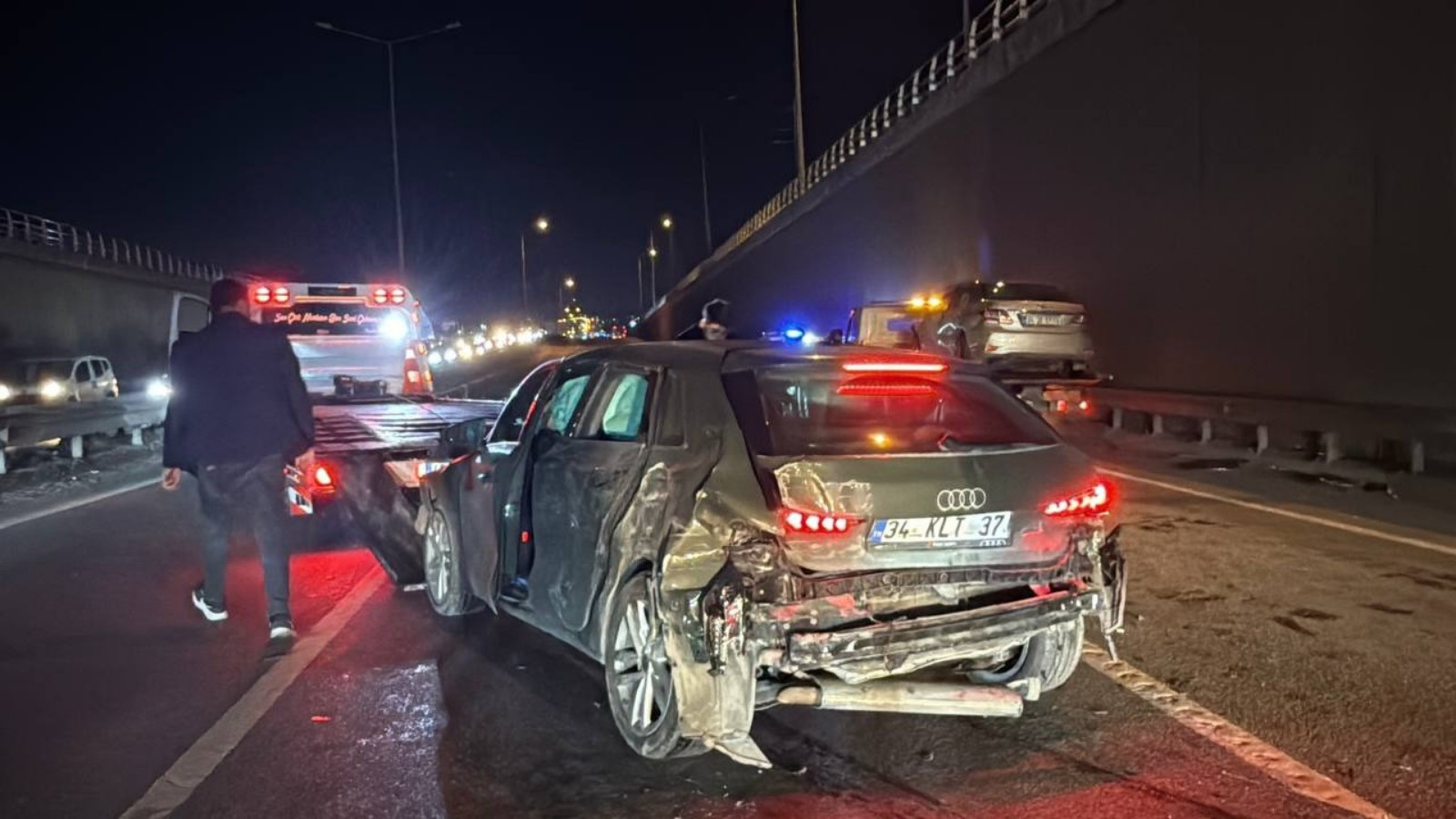 Kocaeli'de zincirleme trafik kazası: 5 yaralı