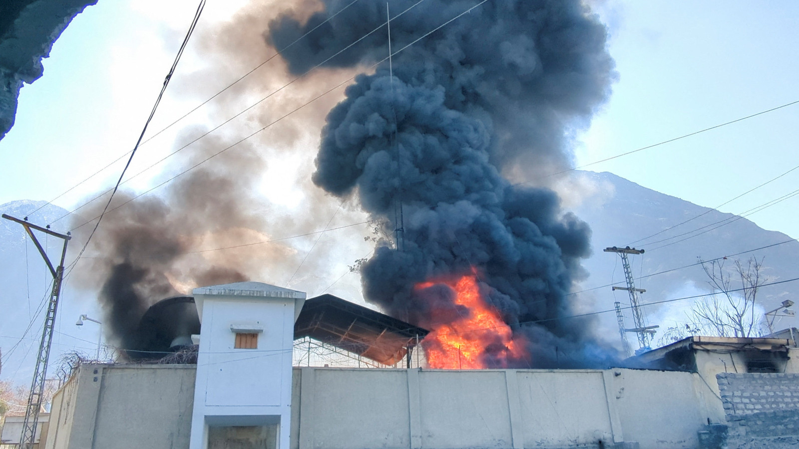 Pakistan'da ABD'ye öfke dinmiyor: 25 ölü