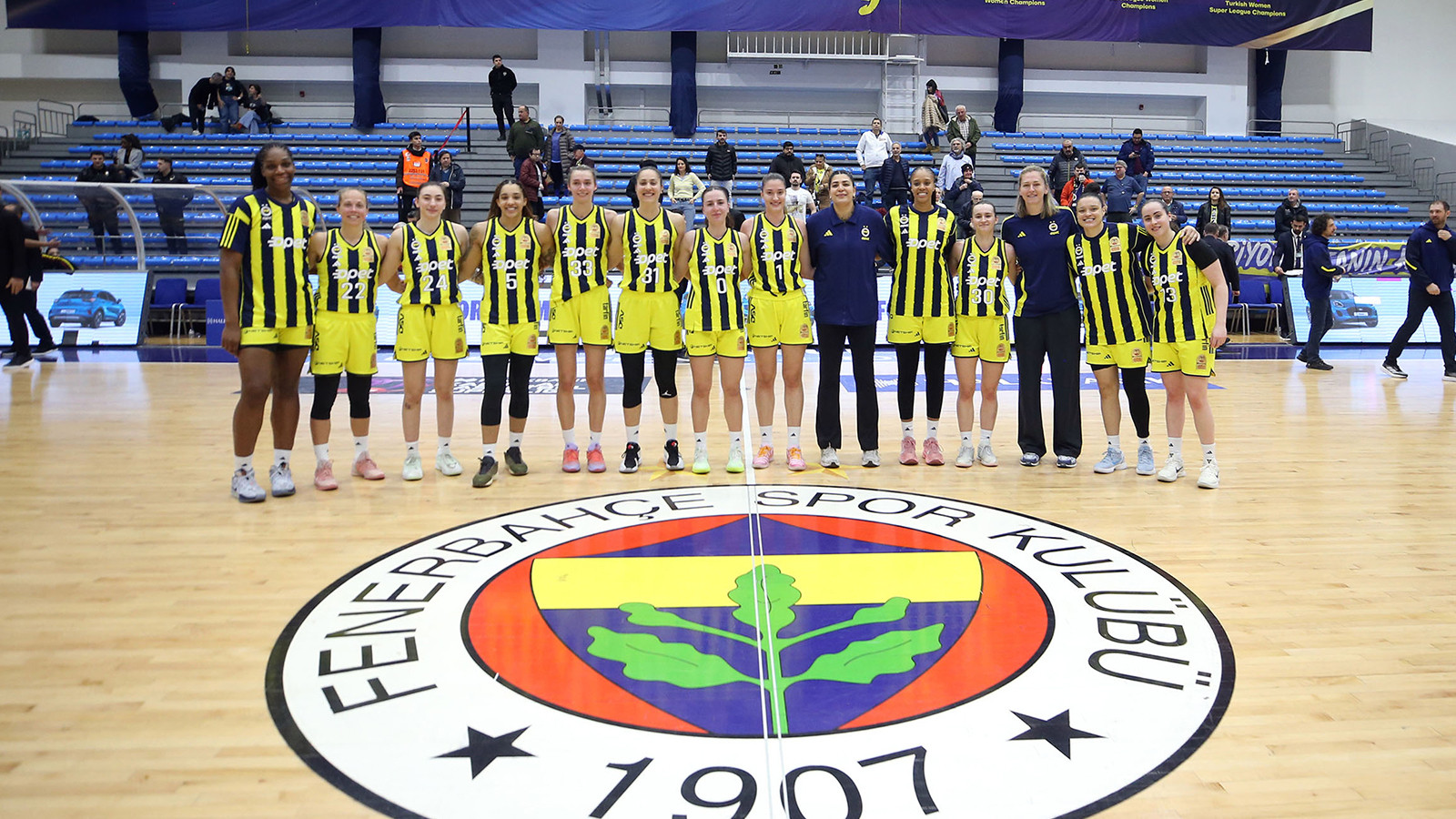Fenerbahçe Opet, play-off'ta yarı finale yükseldi