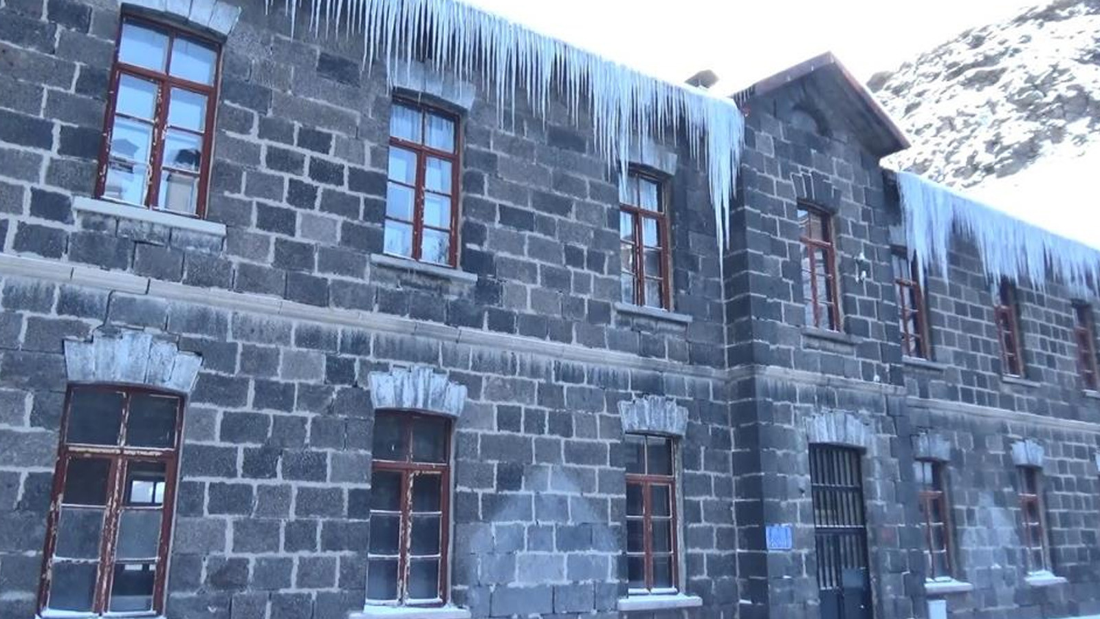 Görüntüler Sibirya'dan değil Türkiye'den: Baharda eksi 15 dereceyi gördüler