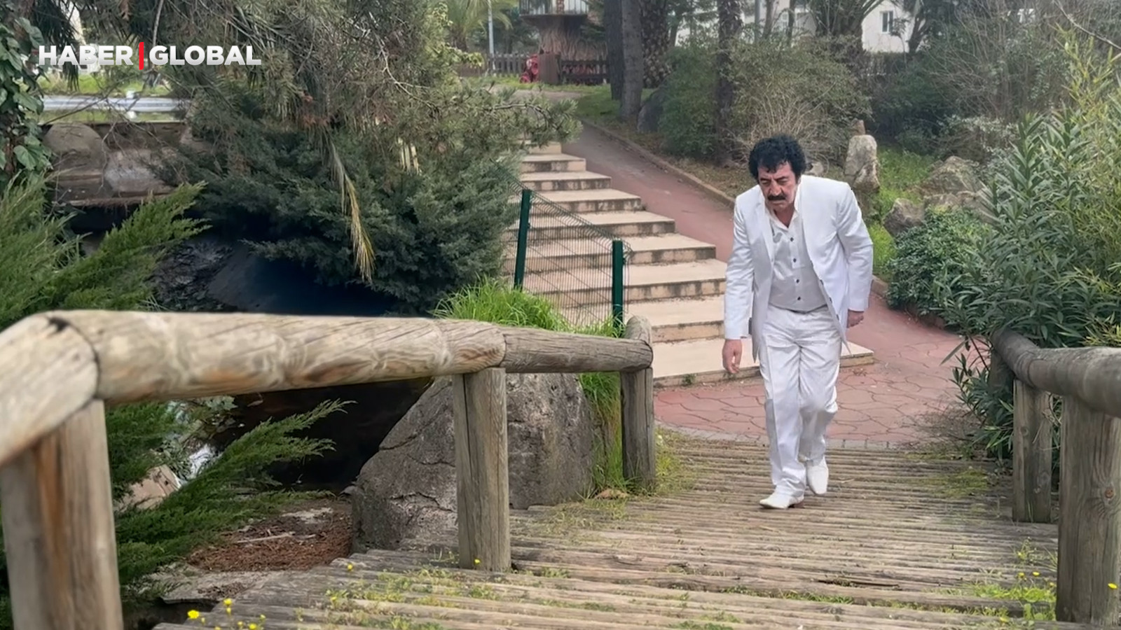 Müslüm Gürses'e benzerliğiyle herkesi şaşırttı, görenler dönüp bir daha baktı