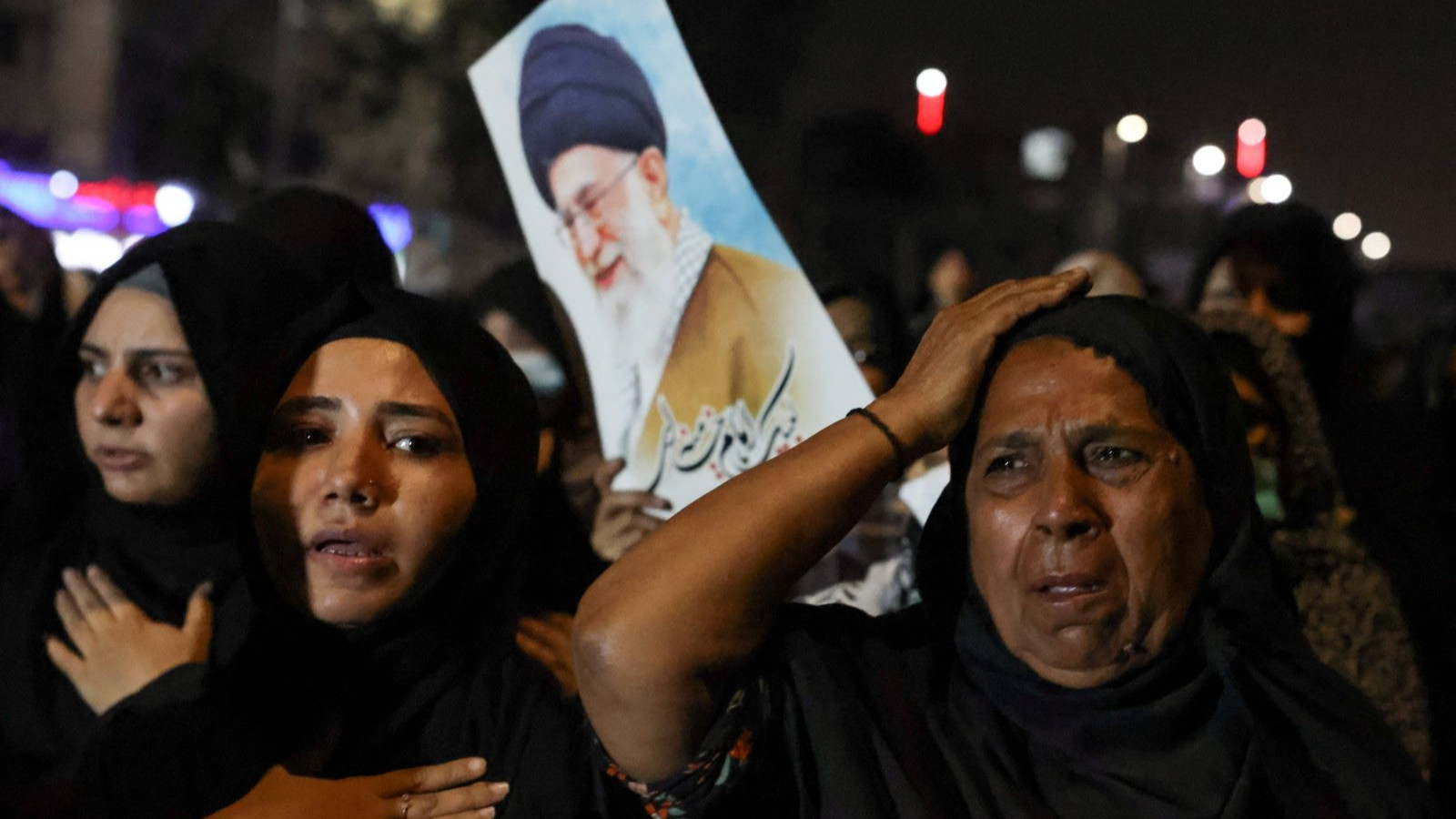 Protestoların hedefindeki ABD, Pakistan'daki tüm vize randevularını durdurdu