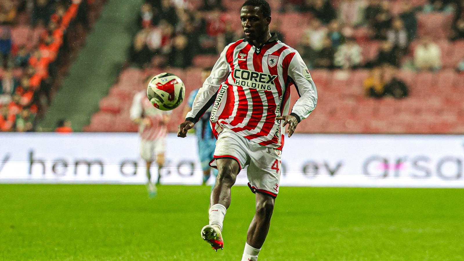 Yeni transfer Assoumou en az 8 hafta yok