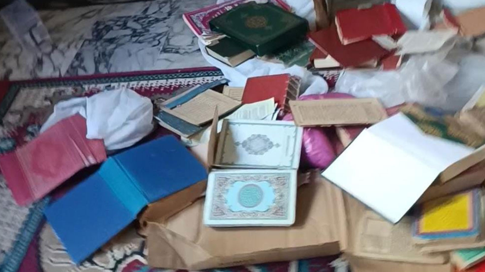 Adana'da Kur'an kursunu yerle bir edip Kur'an-ı Kerim'lere zarar verdiler