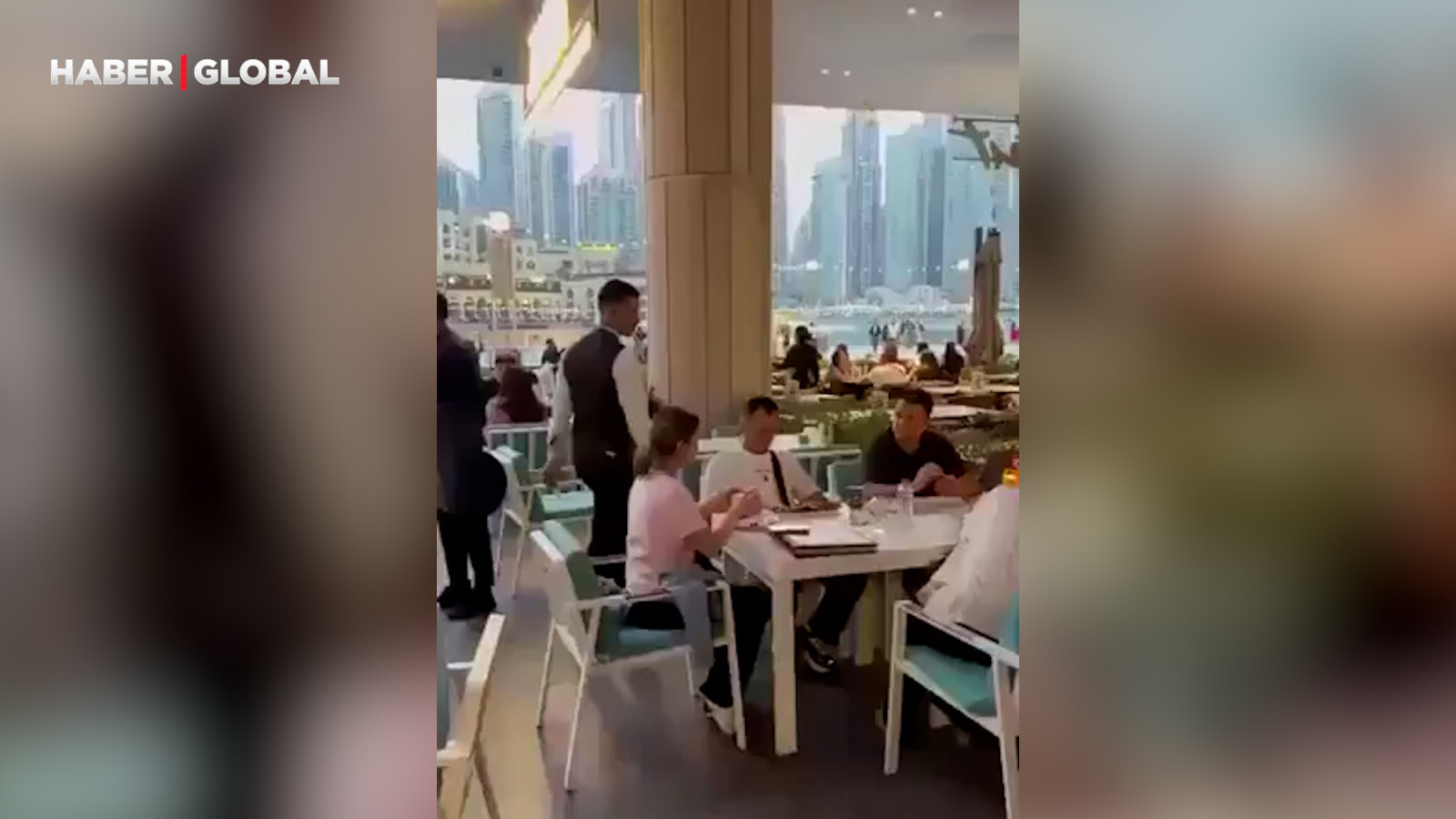 Dubai’de iftar vakti atılan Ramazan topunu turistler bomba sandı