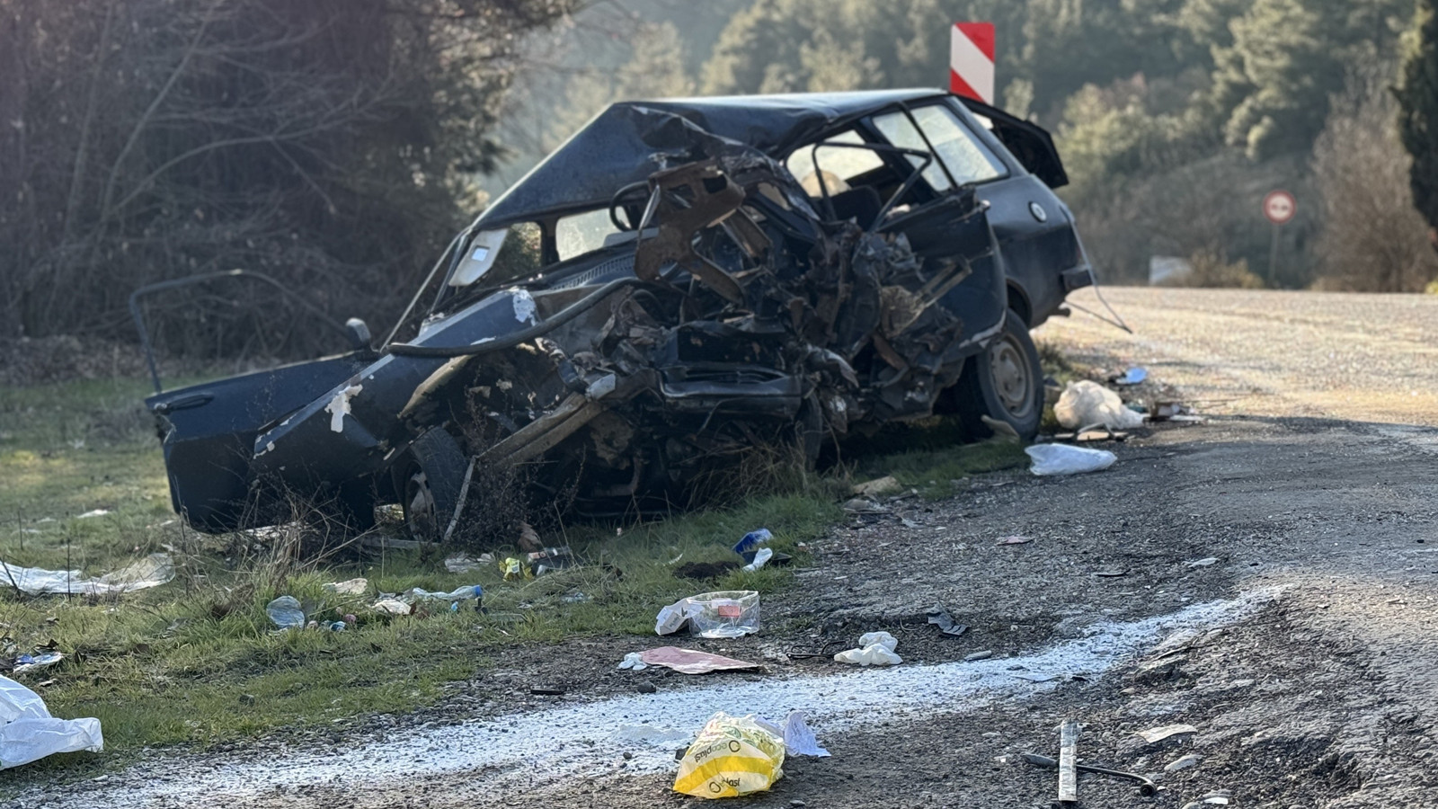 Kamyon otomobili biçti! Ölü ve yaralılar var